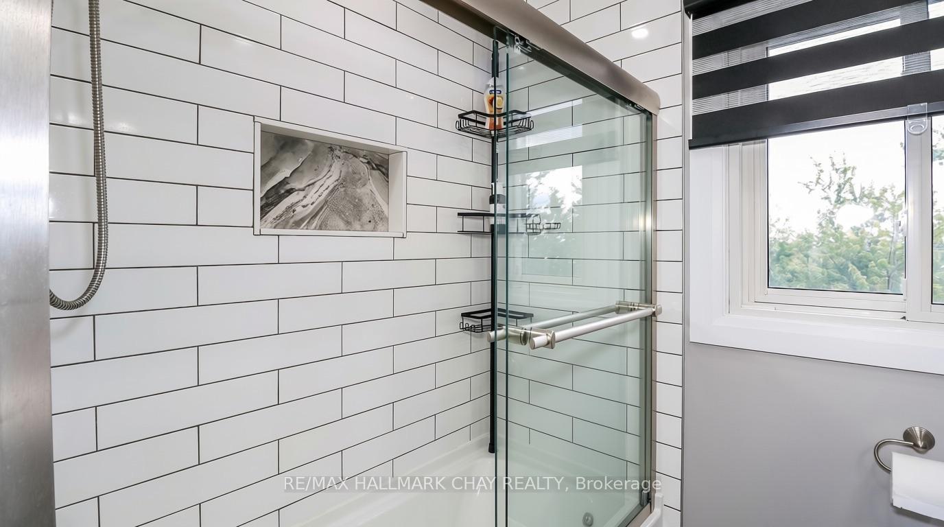 Photo 22 of 79 Browning Trail, Barrie, Letitia Heights — HOMEH