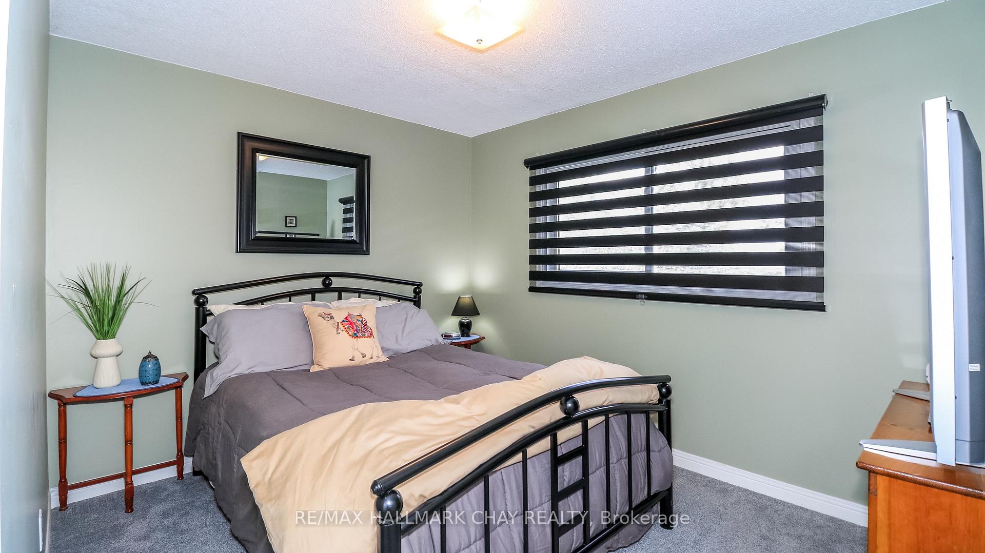 Photo 27 of 79 Browning Trail, Barrie, Letitia Heights — HOMEH