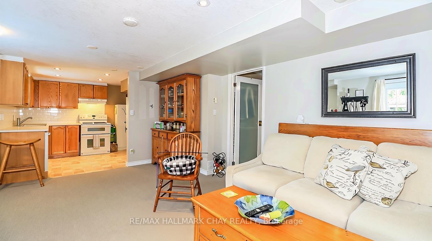Photo 44 of 79 Browning Trail, Barrie, Letitia Heights — HOMEH