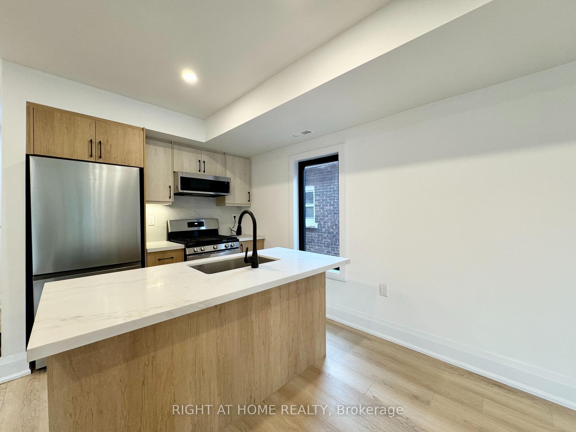 Photo 5 of Unit #3, 151 Gledhill Avenue, Toronto, Woodbine-Lumsden — HOMEH