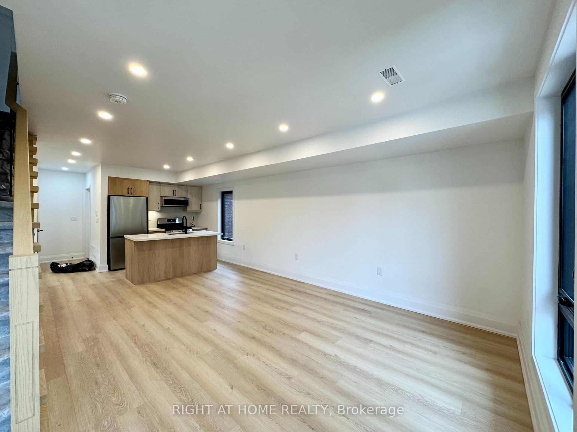 Photo 8 of Unit #3, 151 Gledhill Avenue, Toronto, Woodbine-Lumsden — HOMEH
