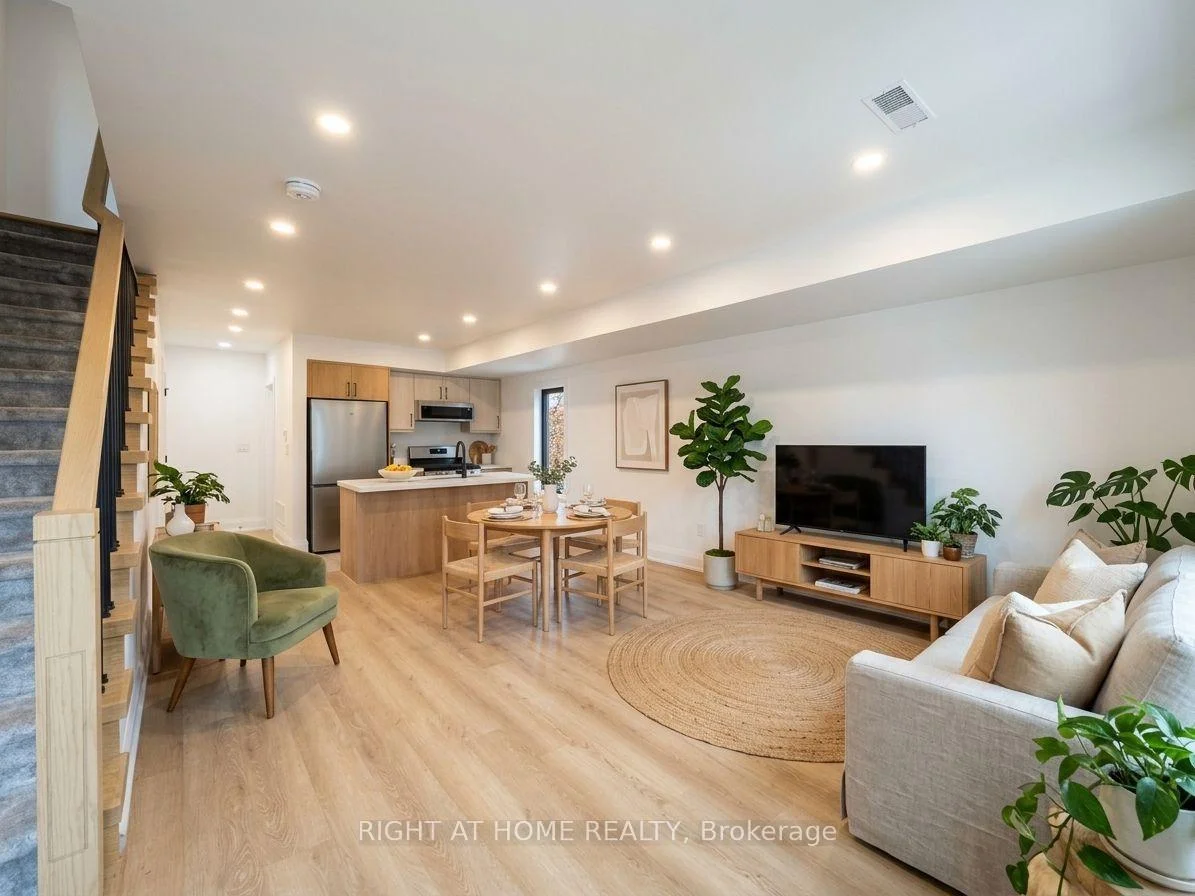 Photo 3 of Unit #4, 151 Gledhill Avenue, Toronto, Woodbine-Lumsden — HOMEH