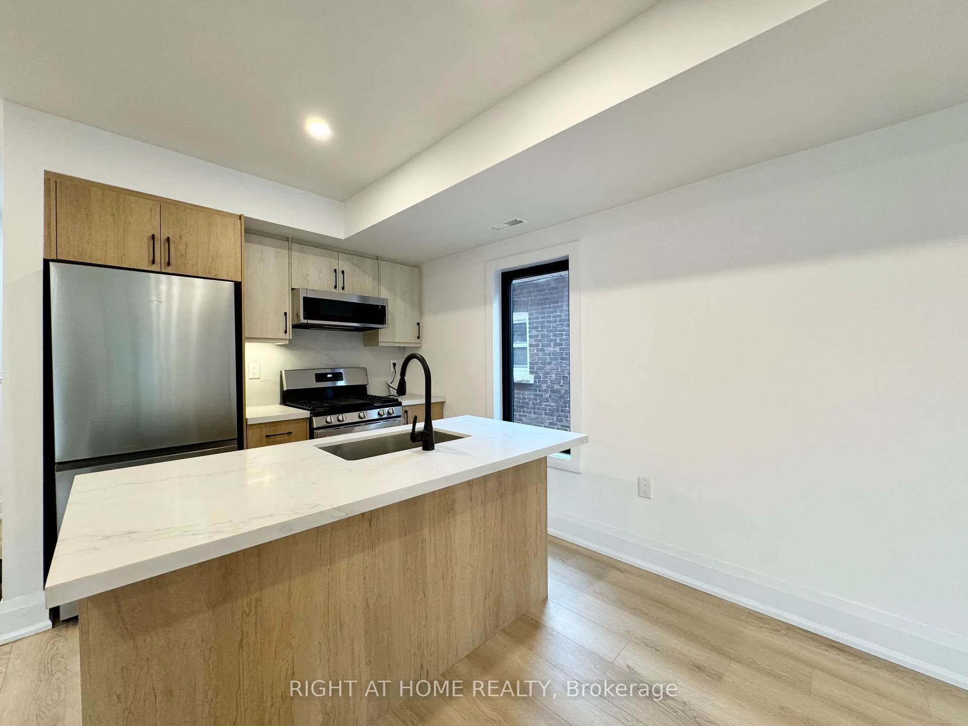 Photo 6 of Unit #4, 151 Gledhill Avenue, Toronto, Woodbine-Lumsden — HOMEH