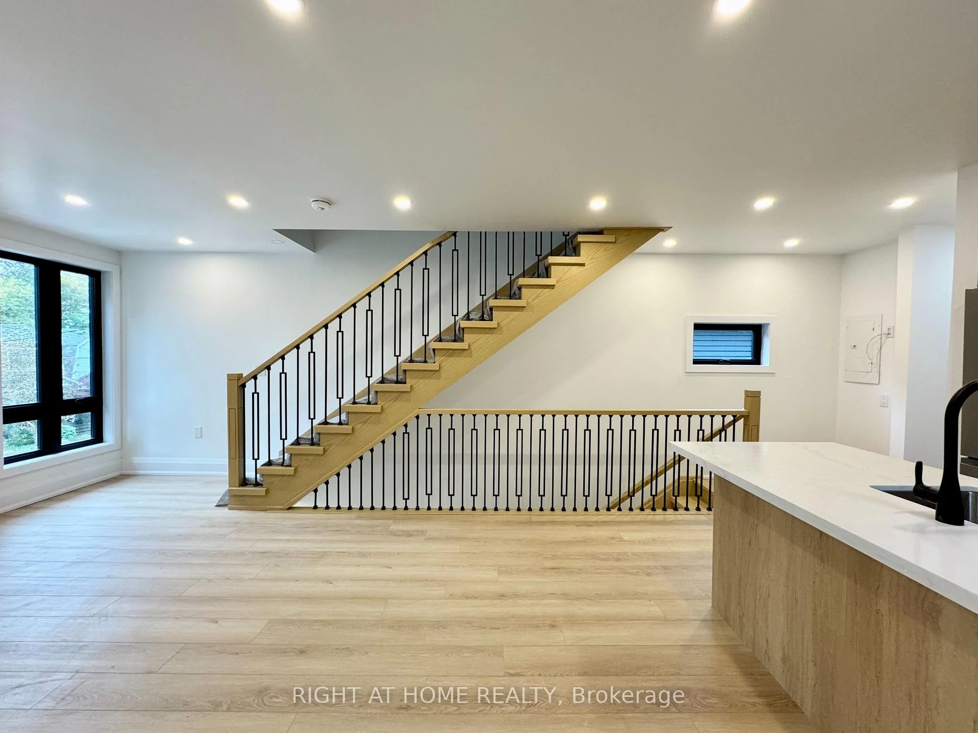 Photo 8 of Unit #4, 151 Gledhill Avenue, Toronto, Woodbine-Lumsden — HOMEH