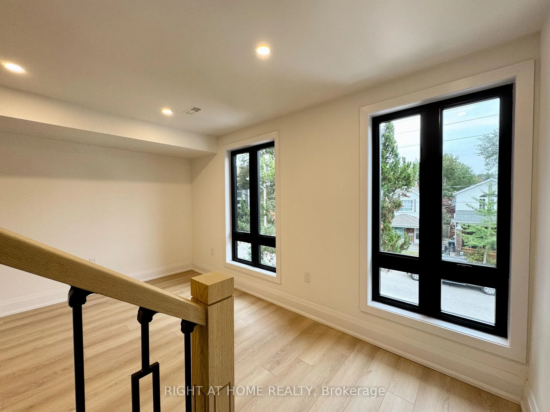 Photo 10 of Unit #4, 151 Gledhill Avenue, Toronto, Woodbine-Lumsden — HOMEH