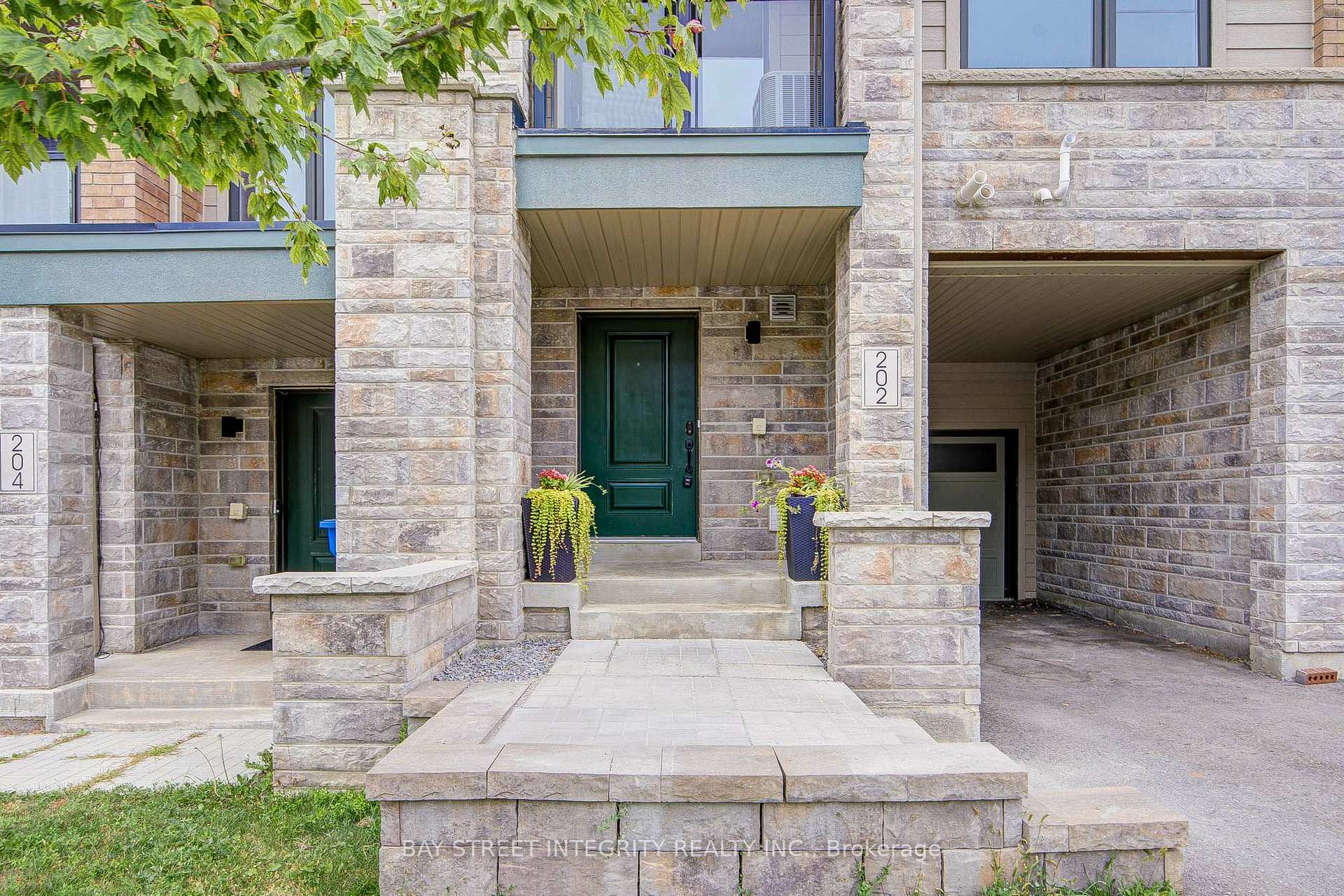 Photo of 202 Vivant Street