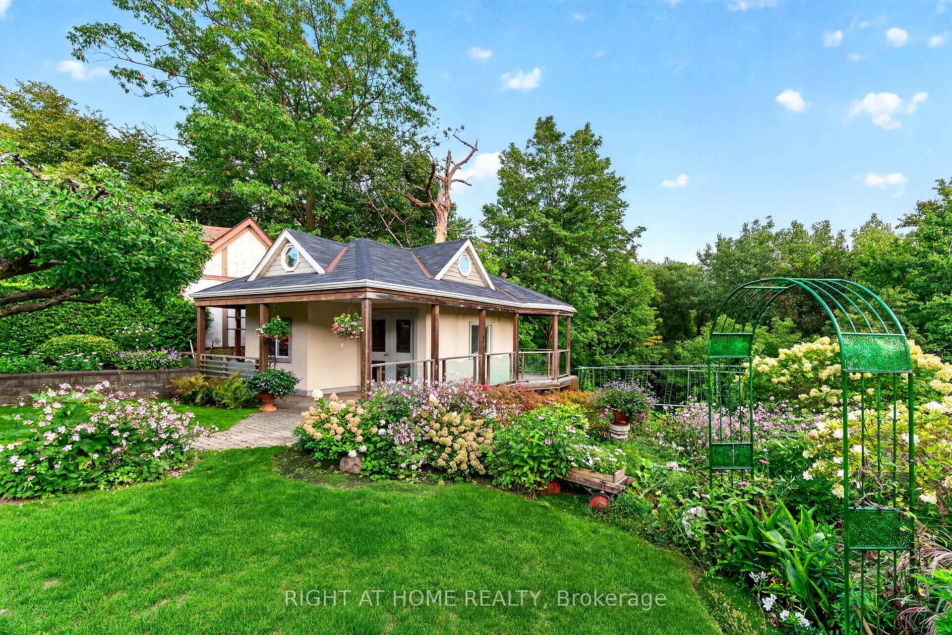 Photo 7 of 397 Maple Leaf Drive, North York, Maple Leaf — HOMEH