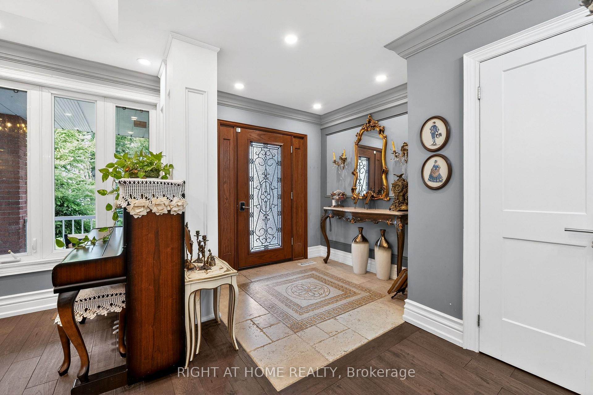 Photo 10 of 397 Maple Leaf Drive, North York, Maple Leaf — HOMEH