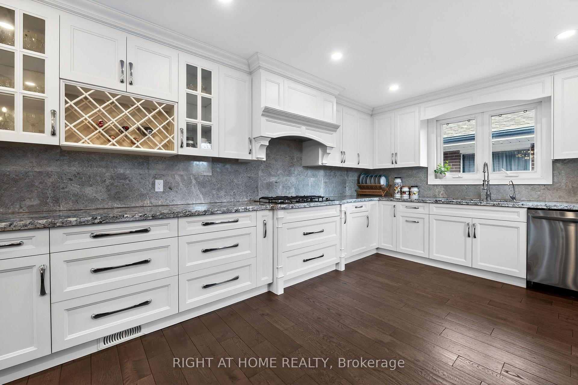 Photo 13 of 397 Maple Leaf Drive, North York, Maple Leaf — HOMEH