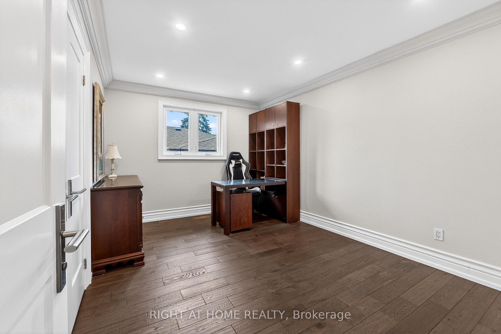 Photo 14 of 397 Maple Leaf Drive, North York, Maple Leaf — HOMEH