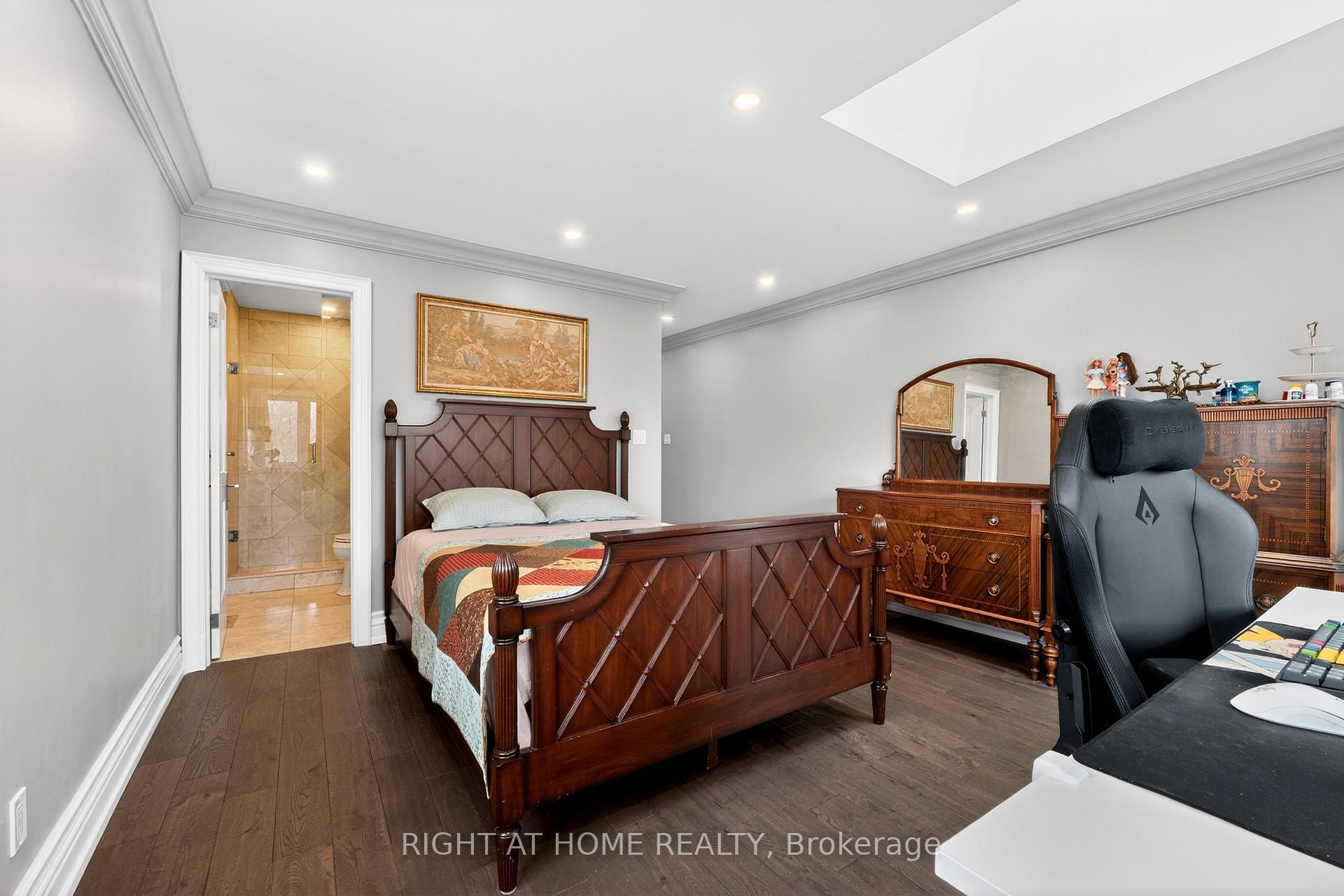 Photo 17 of 397 Maple Leaf Drive, North York, Maple Leaf — HOMEH
