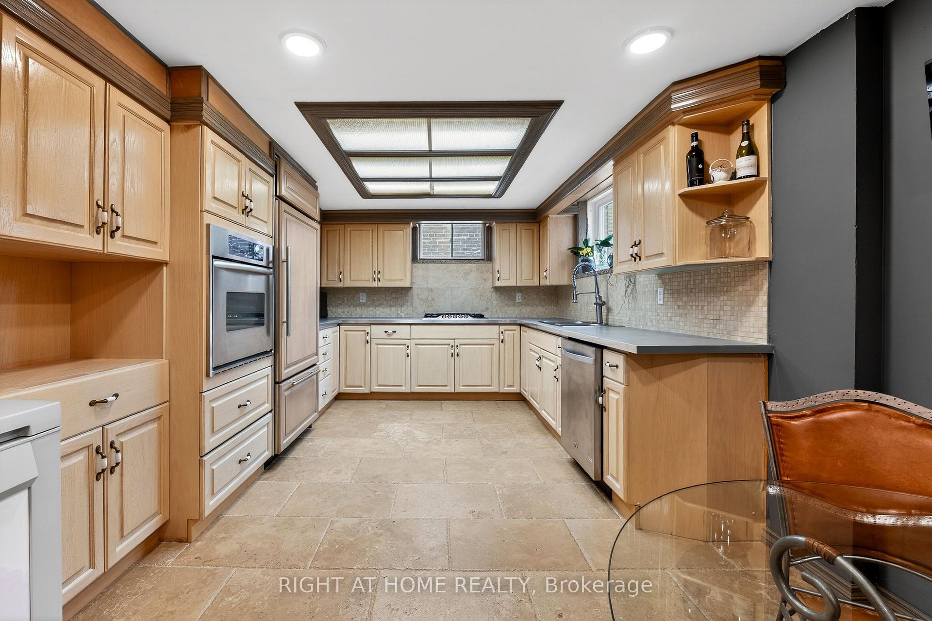 Photo 31 of 397 Maple Leaf Drive, North York, Maple Leaf — HOMEH