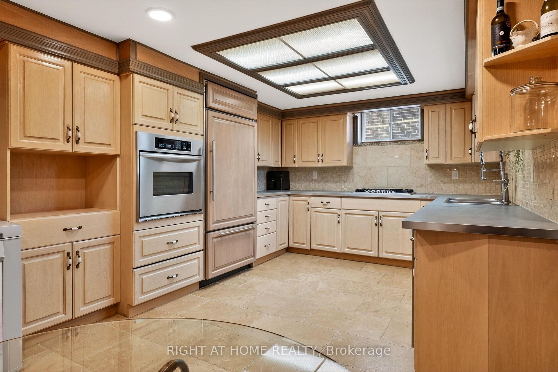 Photo 32 of 397 Maple Leaf Drive, North York, Maple Leaf — HOMEH