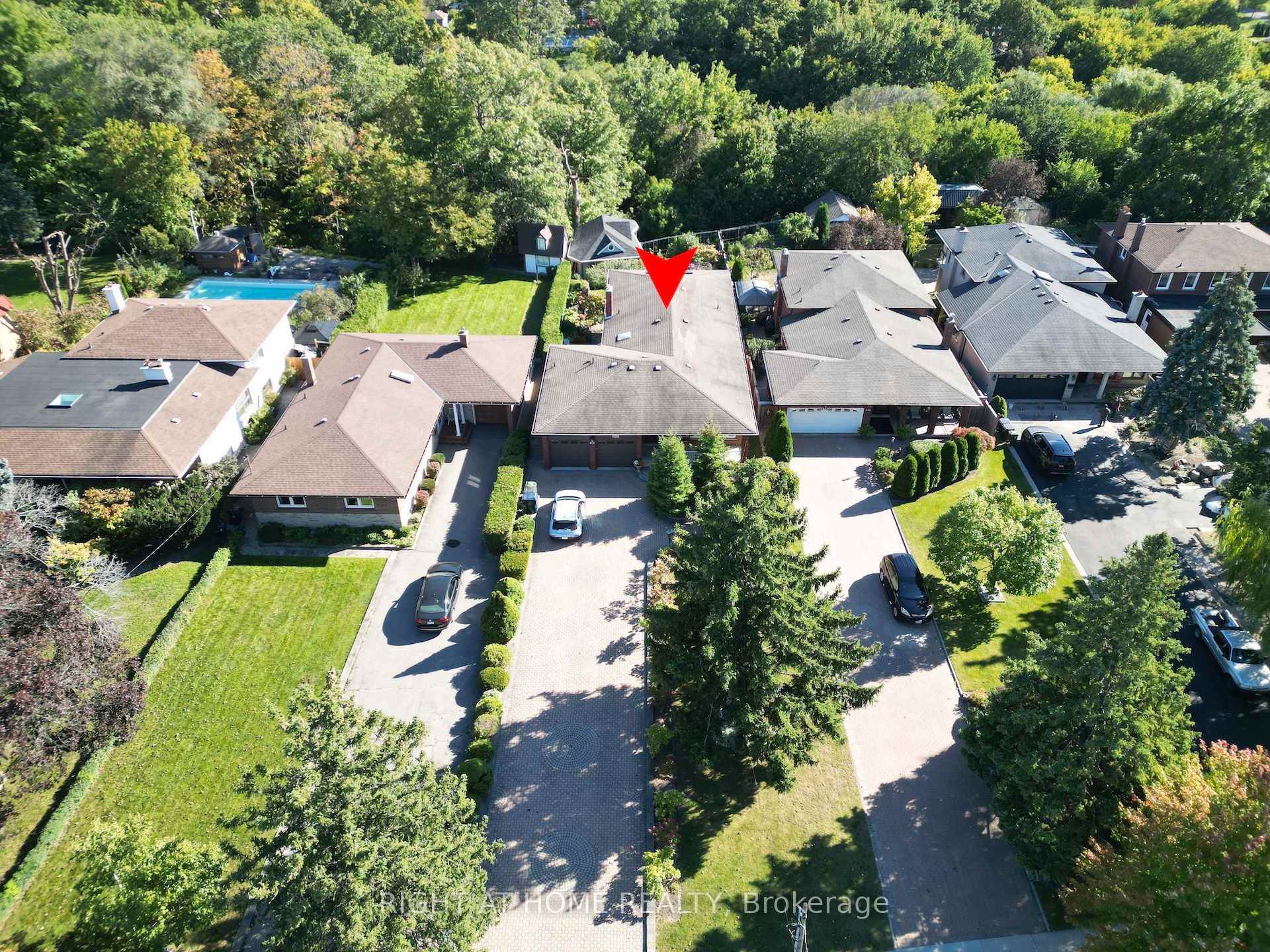 Photo 39 of 397 Maple Leaf Drive, North York, Maple Leaf — HOMEH