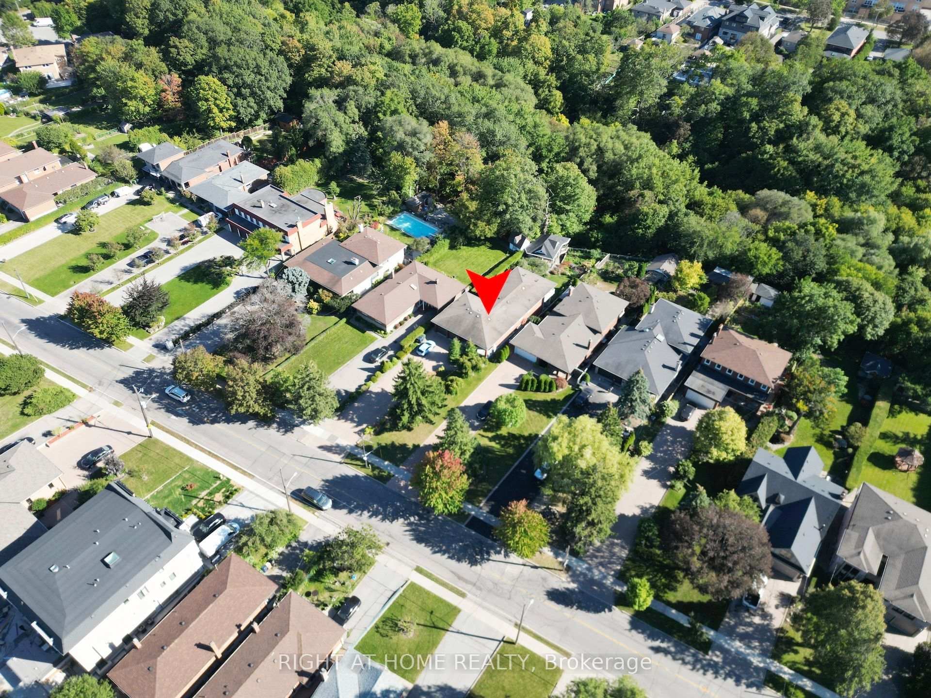 Photo 40 of 397 Maple Leaf Drive, North York, Maple Leaf — HOMEH