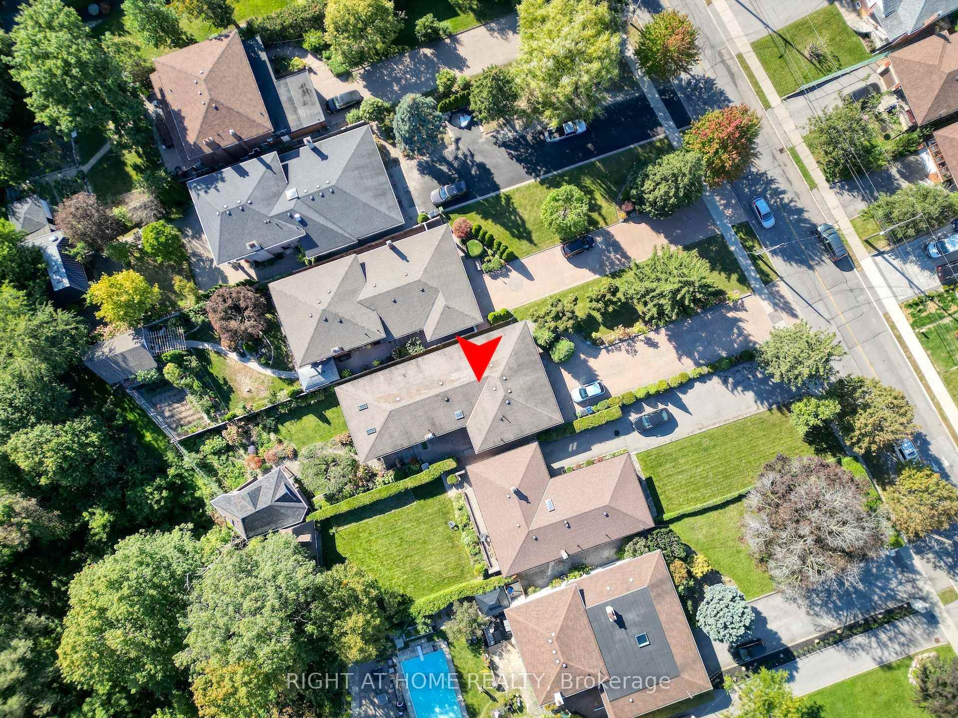 Photo 41 of 397 Maple Leaf Drive, North York, Maple Leaf — HOMEH