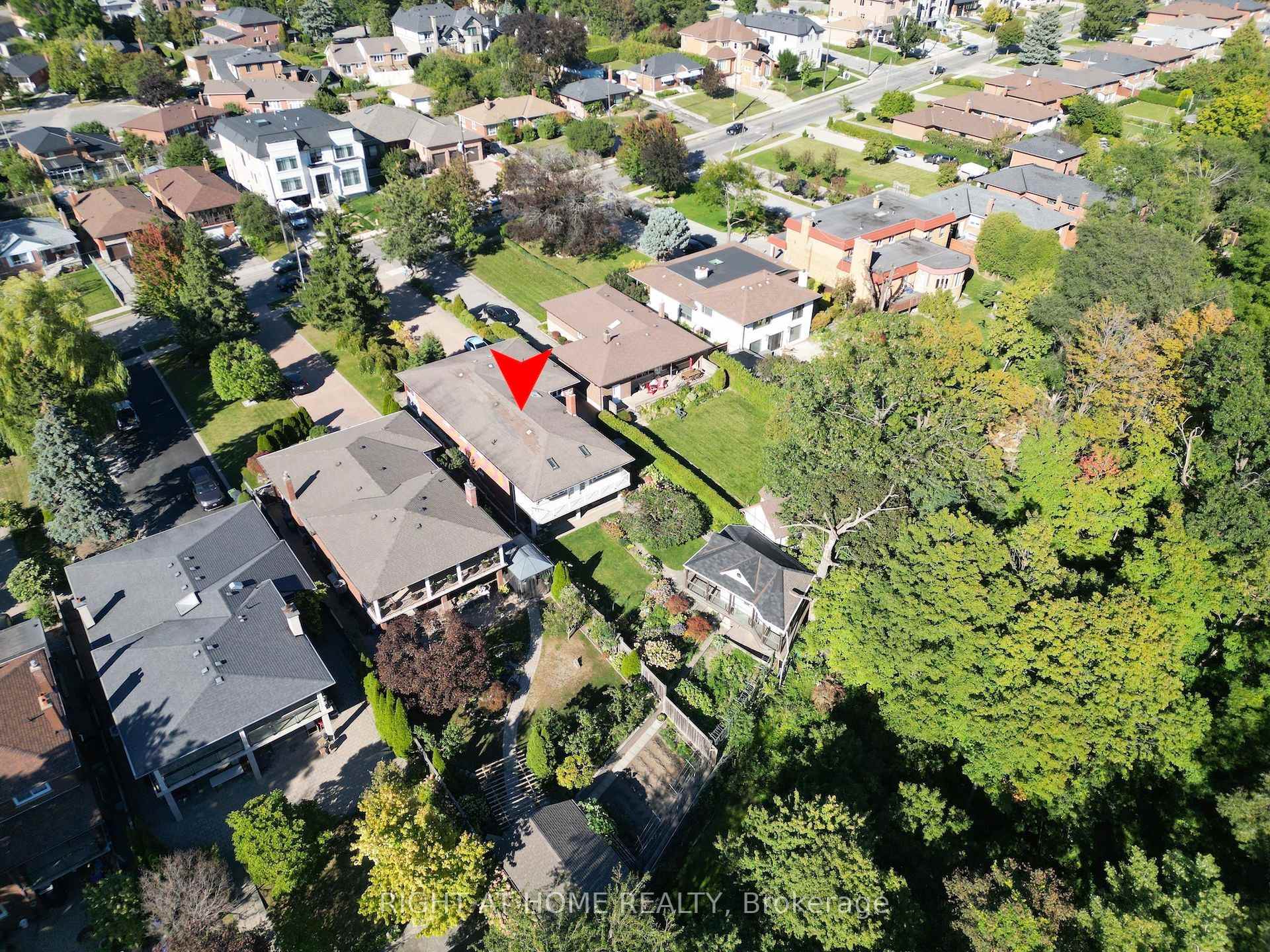 Photo 43 of 397 Maple Leaf Drive, North York, Maple Leaf — HOMEH