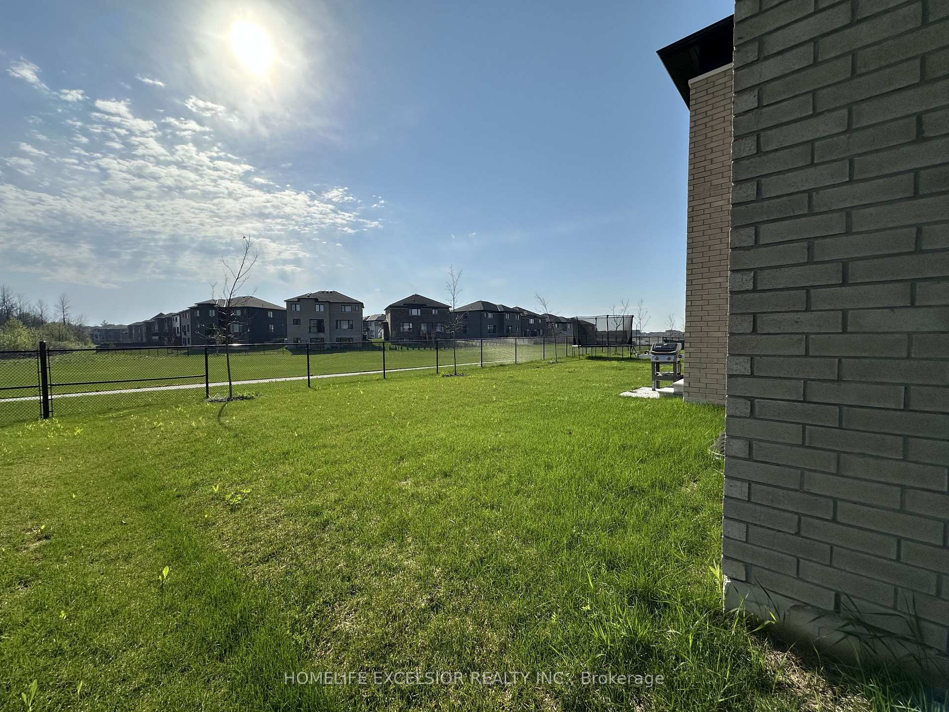 Photo 45 of 16 Rosanne Circ, Wasaga Beach — HOMEH