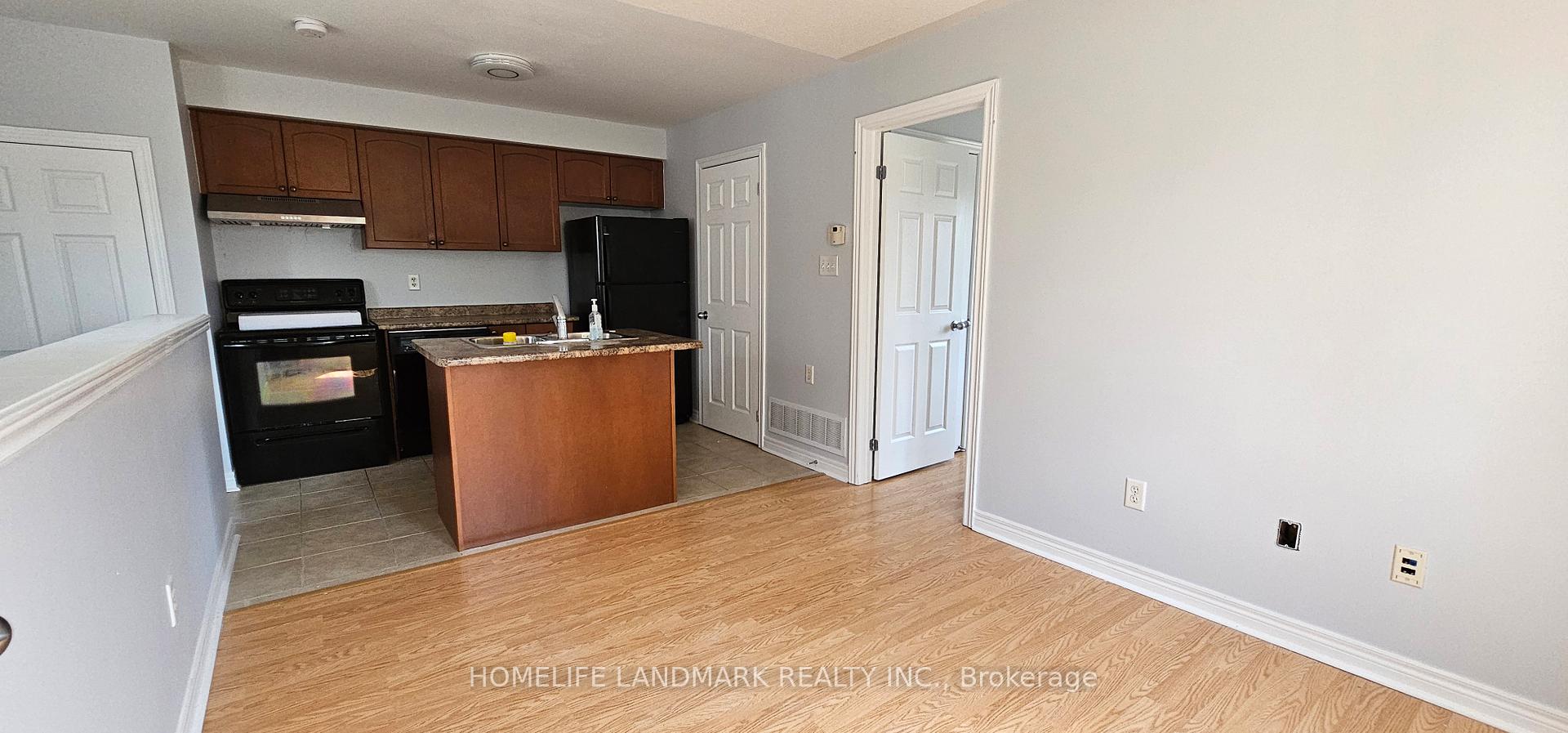 Photo 5 of Unit Coach, 109 Northvale Road, Markham, Cornell — HOMEH