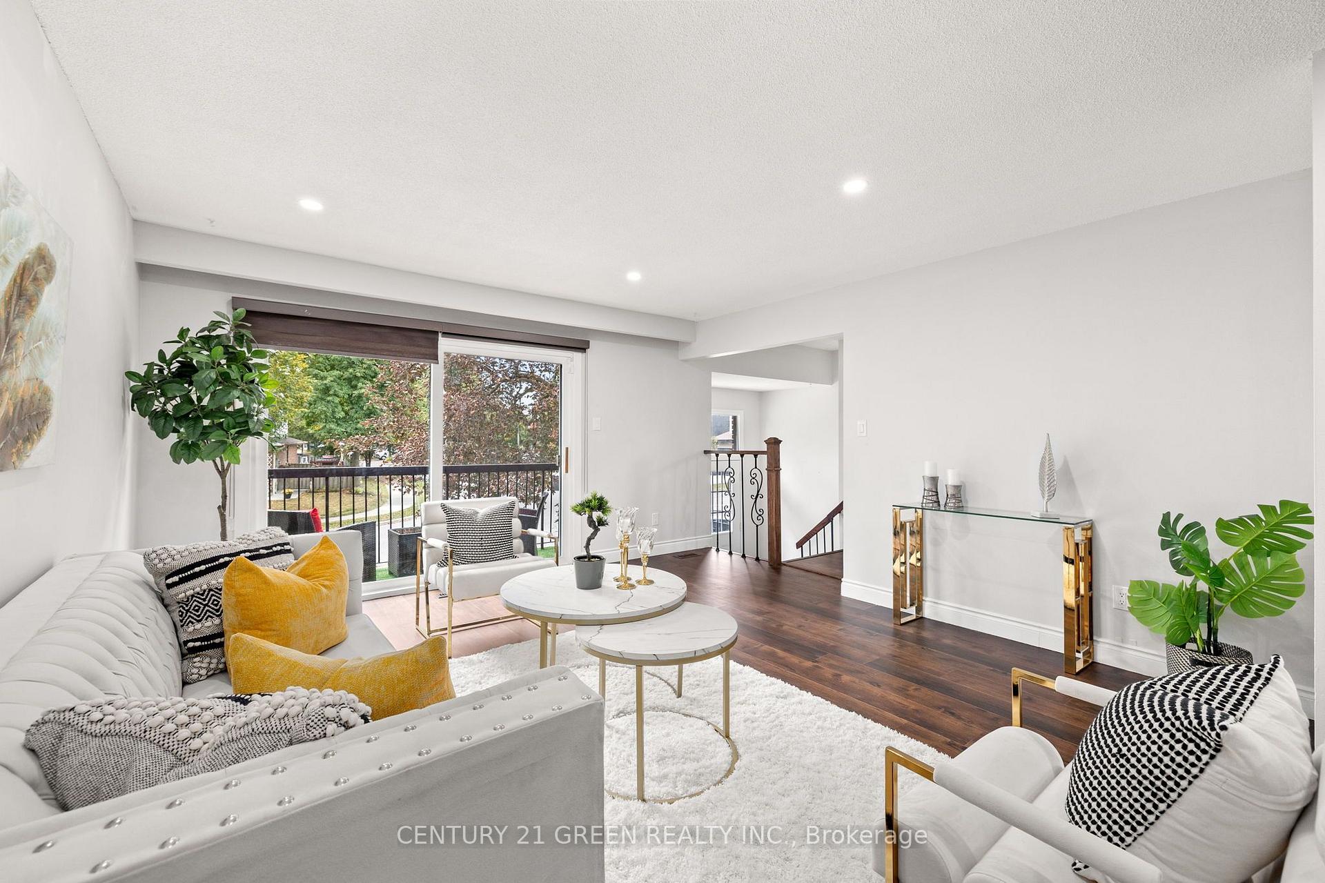 Photo 2 of 15 Lady Stewart Boulevard, Brampton, Westgate — HOMEH