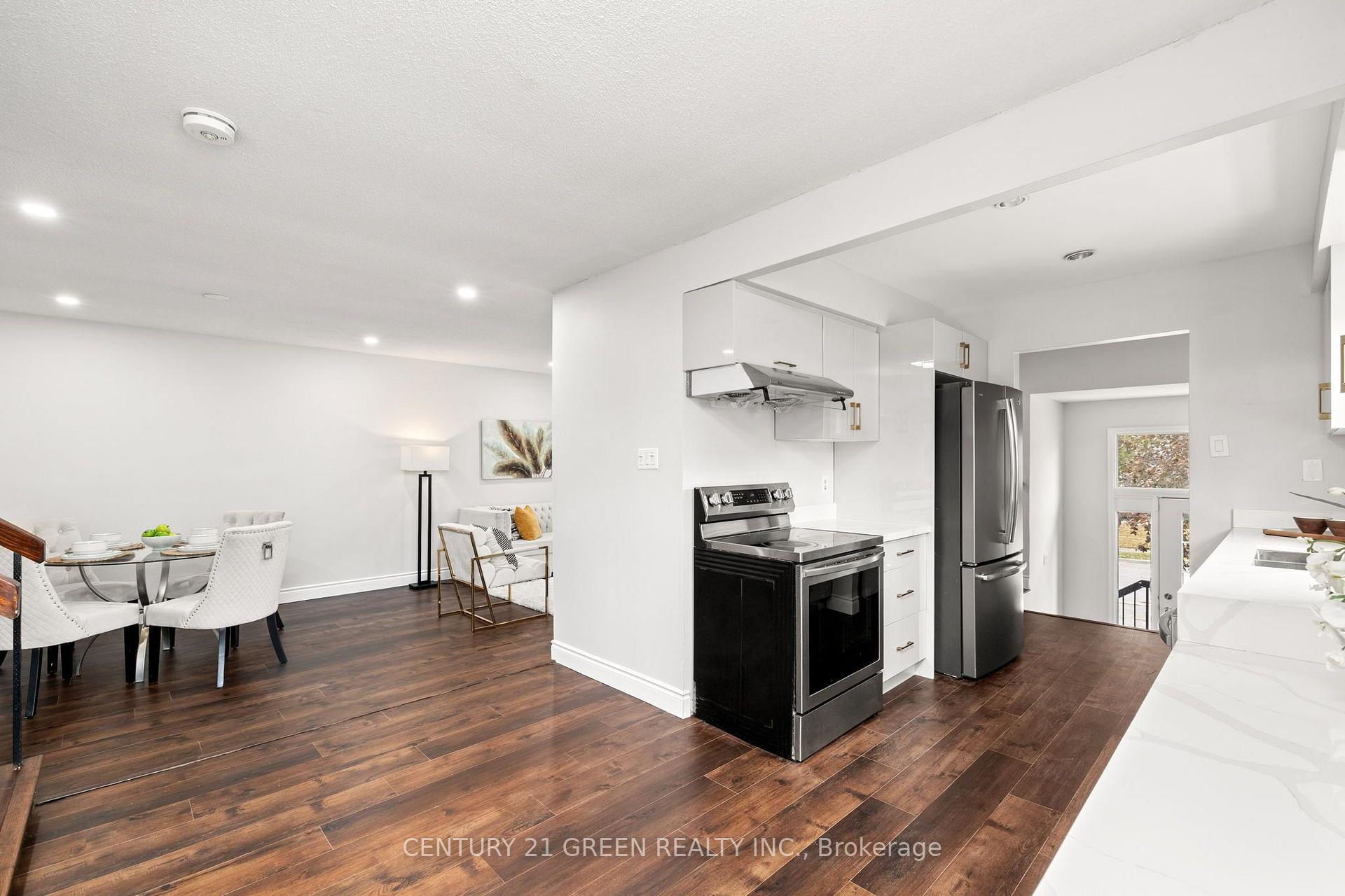 Photo 6 of 15 Lady Stewart Boulevard, Brampton, Westgate — HOMEH