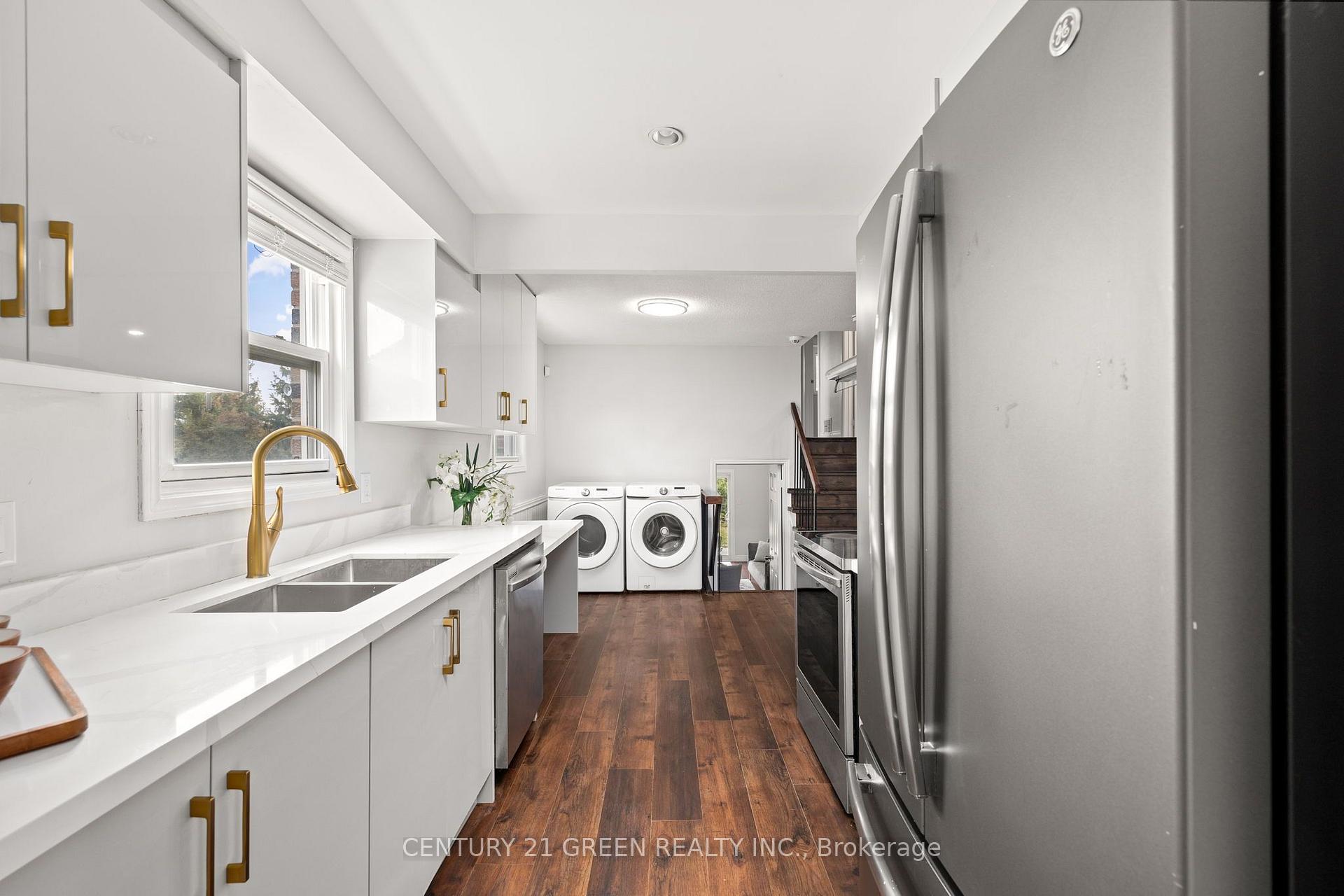 Photo 9 of 15 Lady Stewart Boulevard, Brampton, Westgate — HOMEH