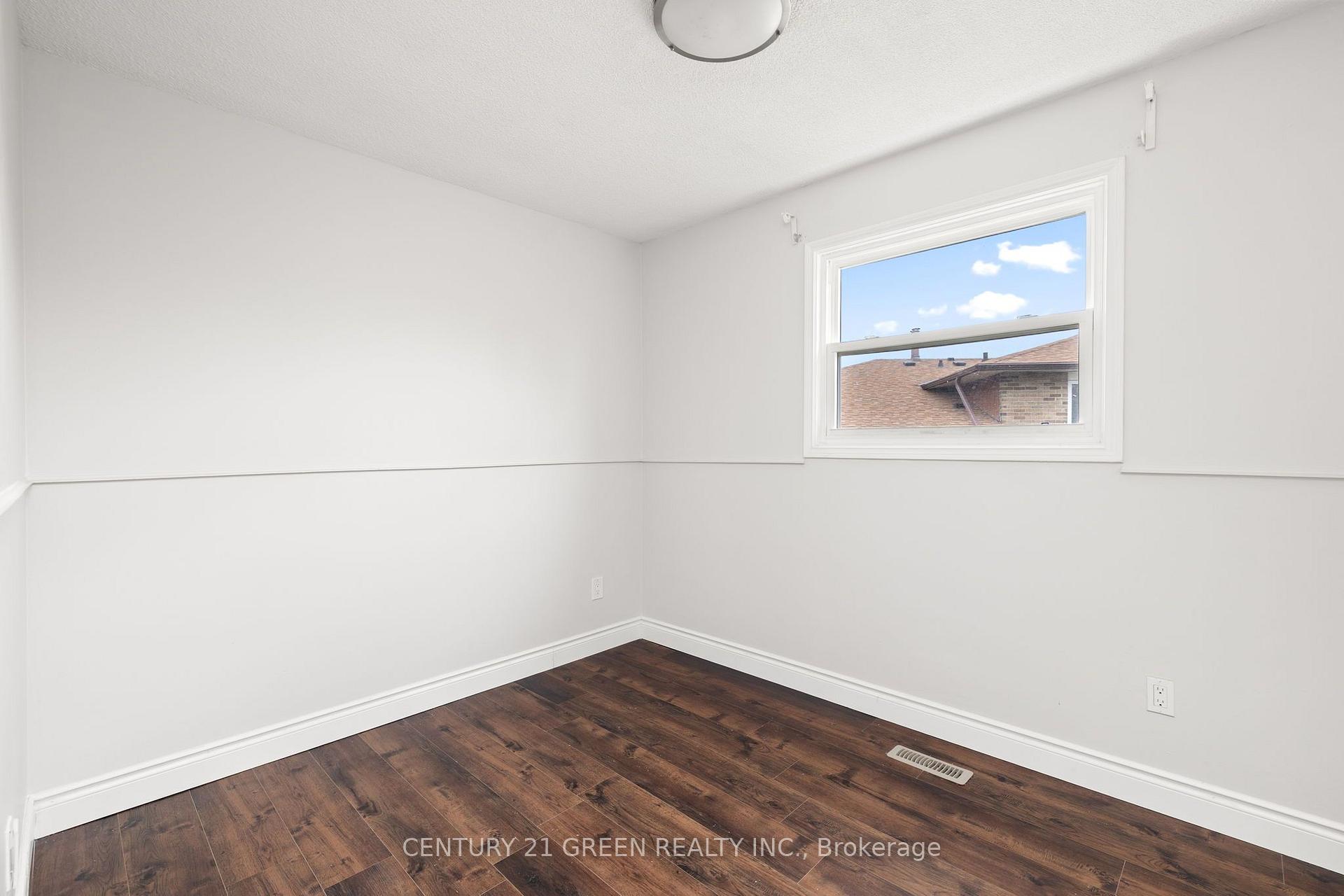 Photo 15 of 15 Lady Stewart Boulevard, Brampton, Westgate — HOMEH