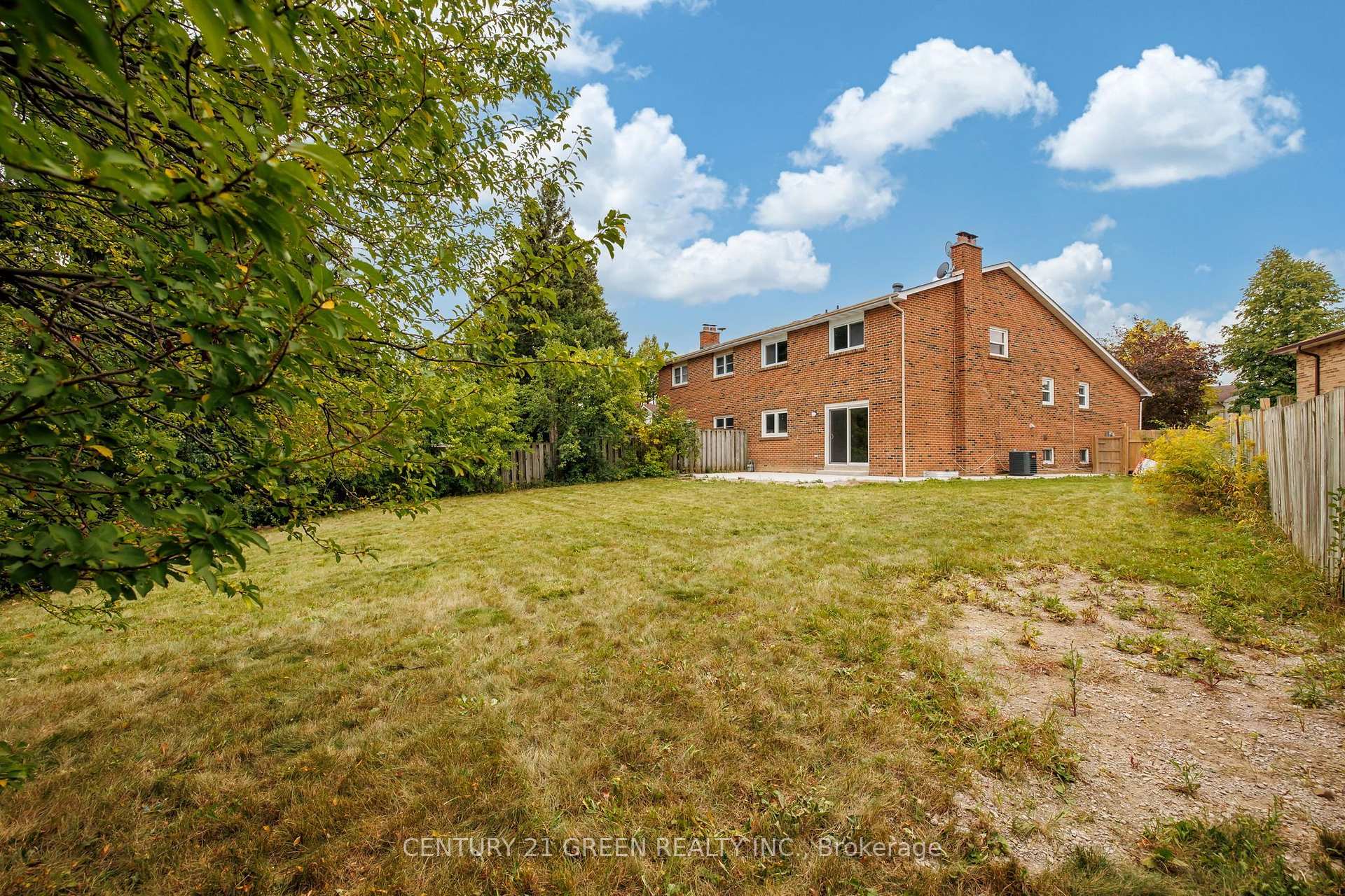 Photo 32 of 15 Lady Stewart Boulevard, Brampton, Westgate — HOMEH