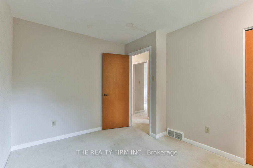 Photo 23 of 579 Boler Road, London, South K — HOMEH
