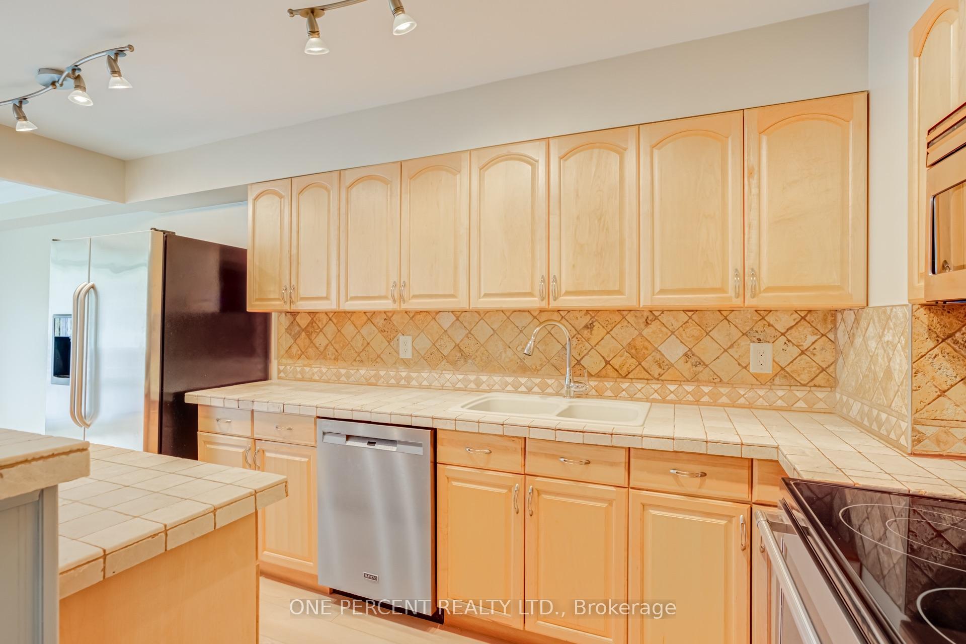 Photo 14 of Unit 302, 40 Baif Boulevard, Richmond Hill, North Richvale — HOMEH