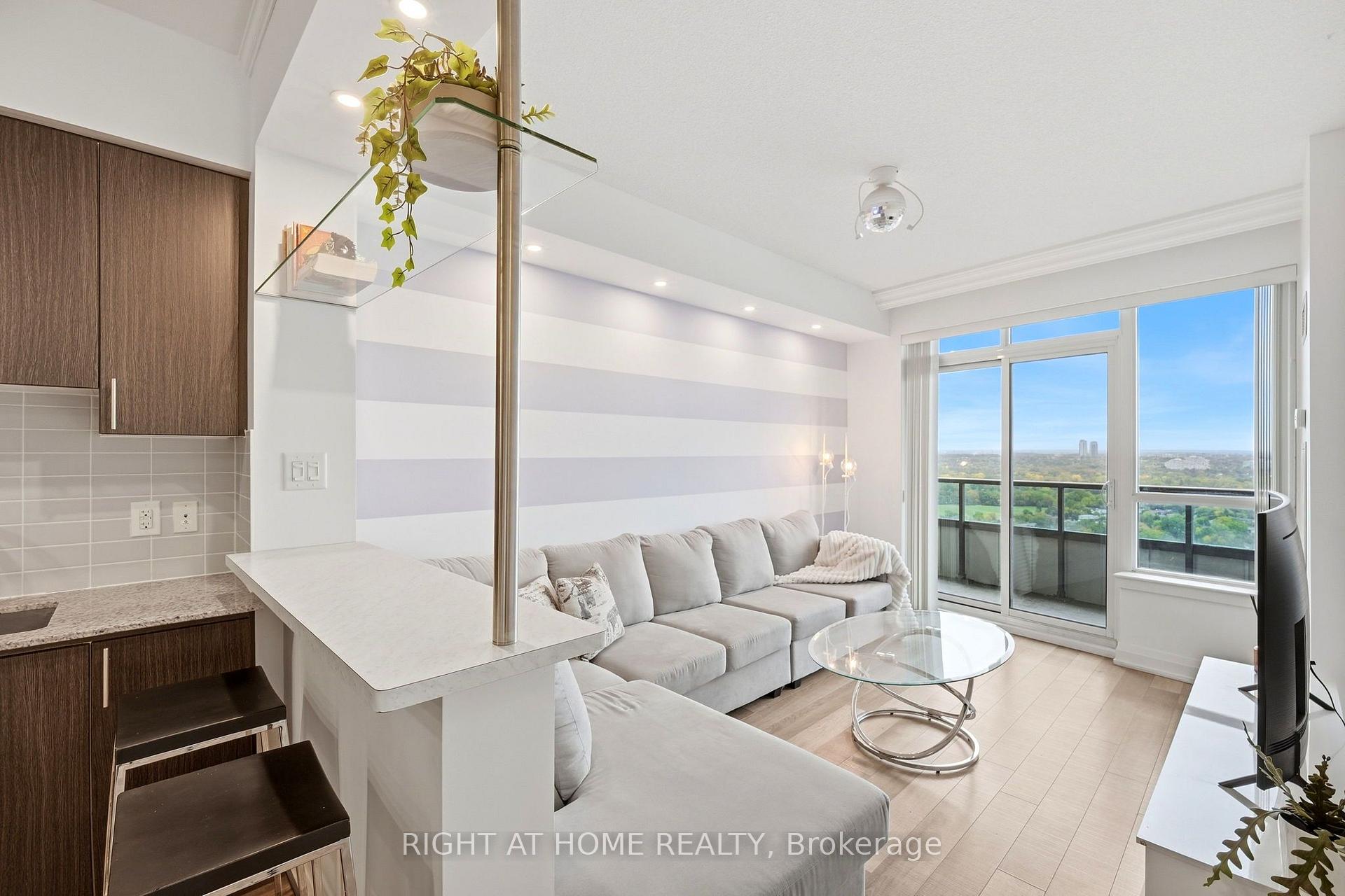 Photo 4 of Unit 1702, 7171 Yonge Street, Markham, Grandview — HOMEH