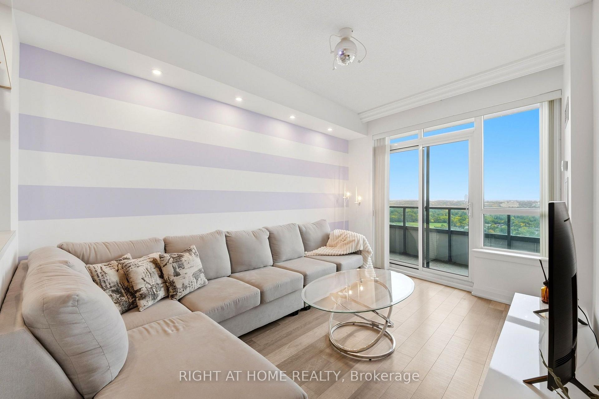 Photo 5 of Unit 1702, 7171 Yonge Street, Markham, Grandview — HOMEH