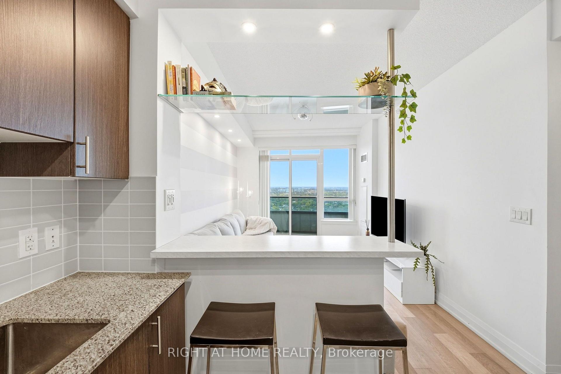 Photo 7 of Unit 1702, 7171 Yonge Street, Markham, Grandview — HOMEH
