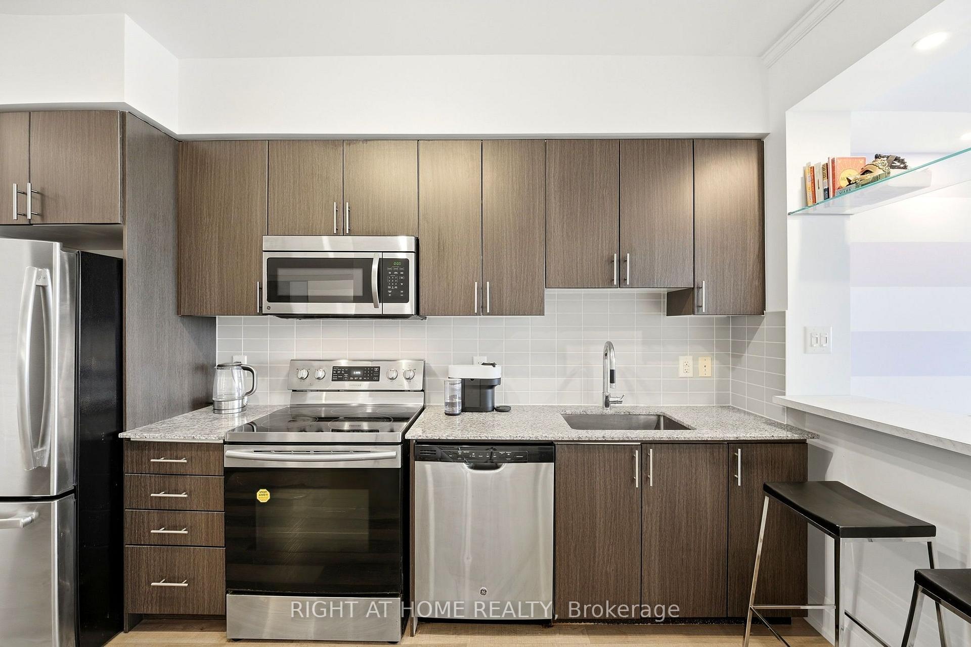 Photo 10 of Unit 1702, 7171 Yonge Street, Markham, Grandview — HOMEH