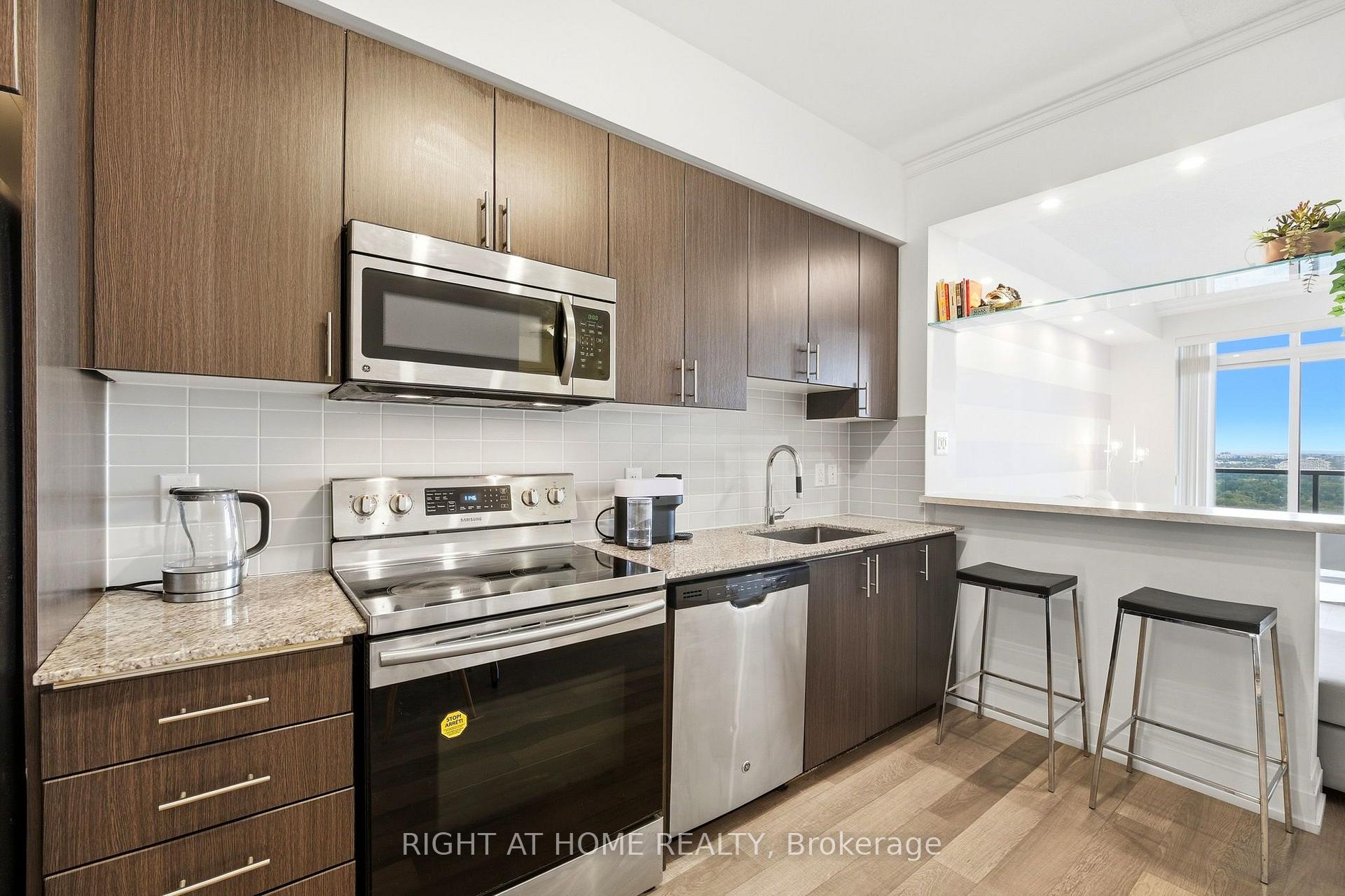 Photo 14 of Unit 1702, 7171 Yonge Street, Markham, Grandview — HOMEH