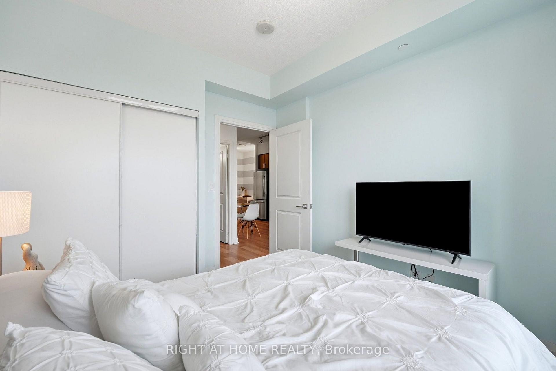 Photo 19 of Unit 1702, 7171 Yonge Street, Markham, Grandview — HOMEH