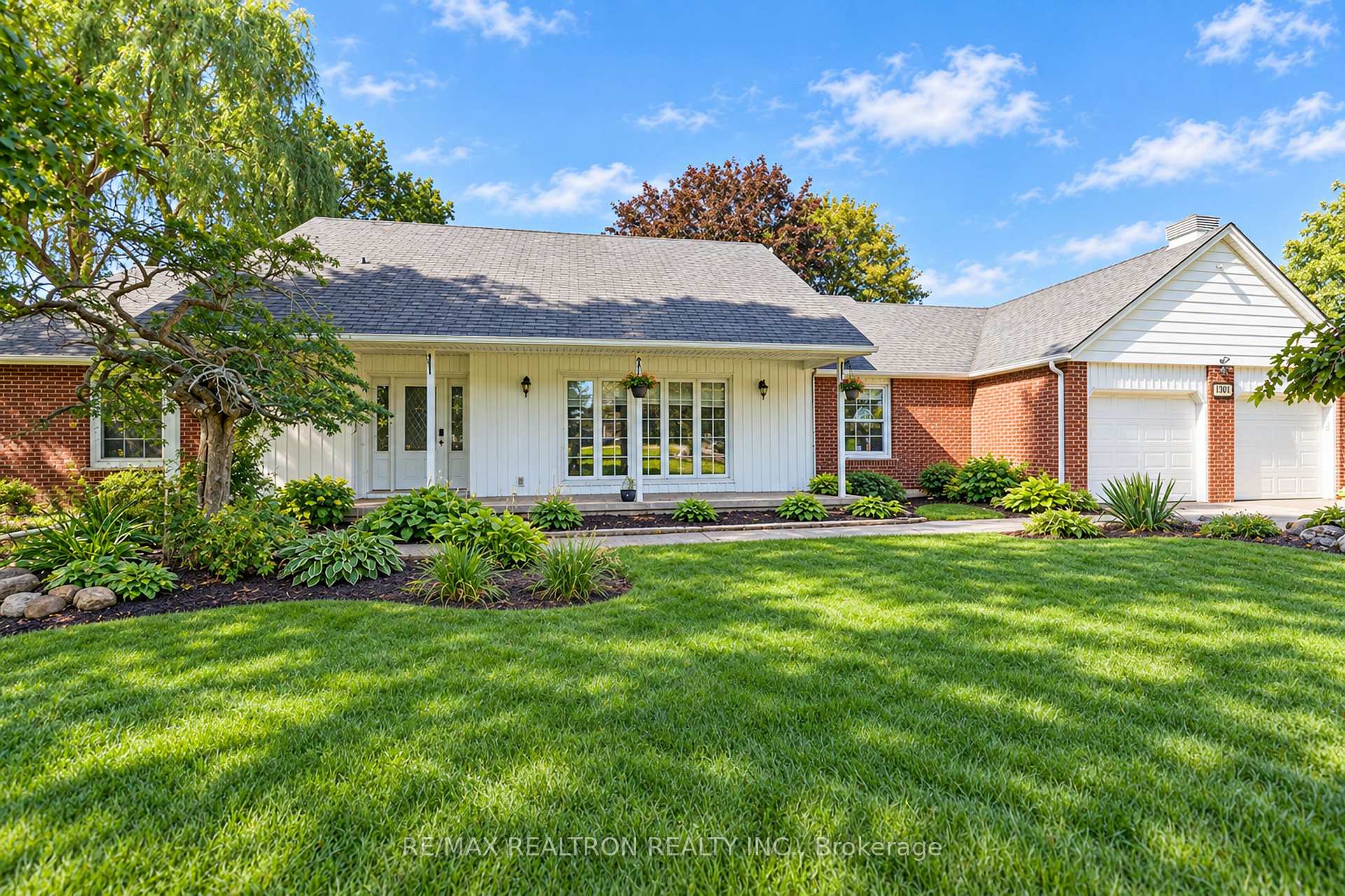 Photo 3 of 1304 Trulls Road, Clarington, Courtice — HOMEH
