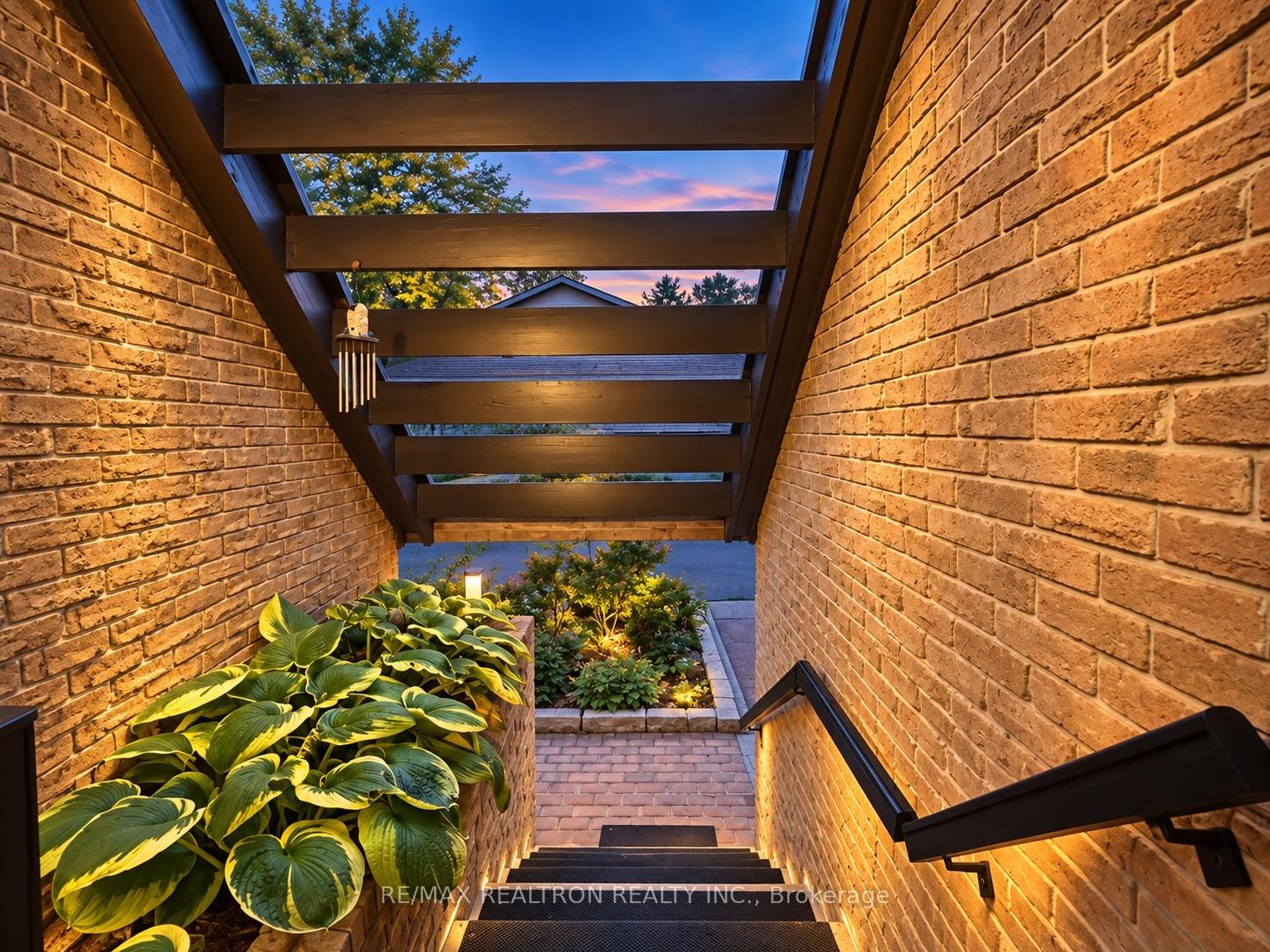 Photo 5 of 2 Morning Glory Way, North York, Bayview Woods-Steeles — HOMEH