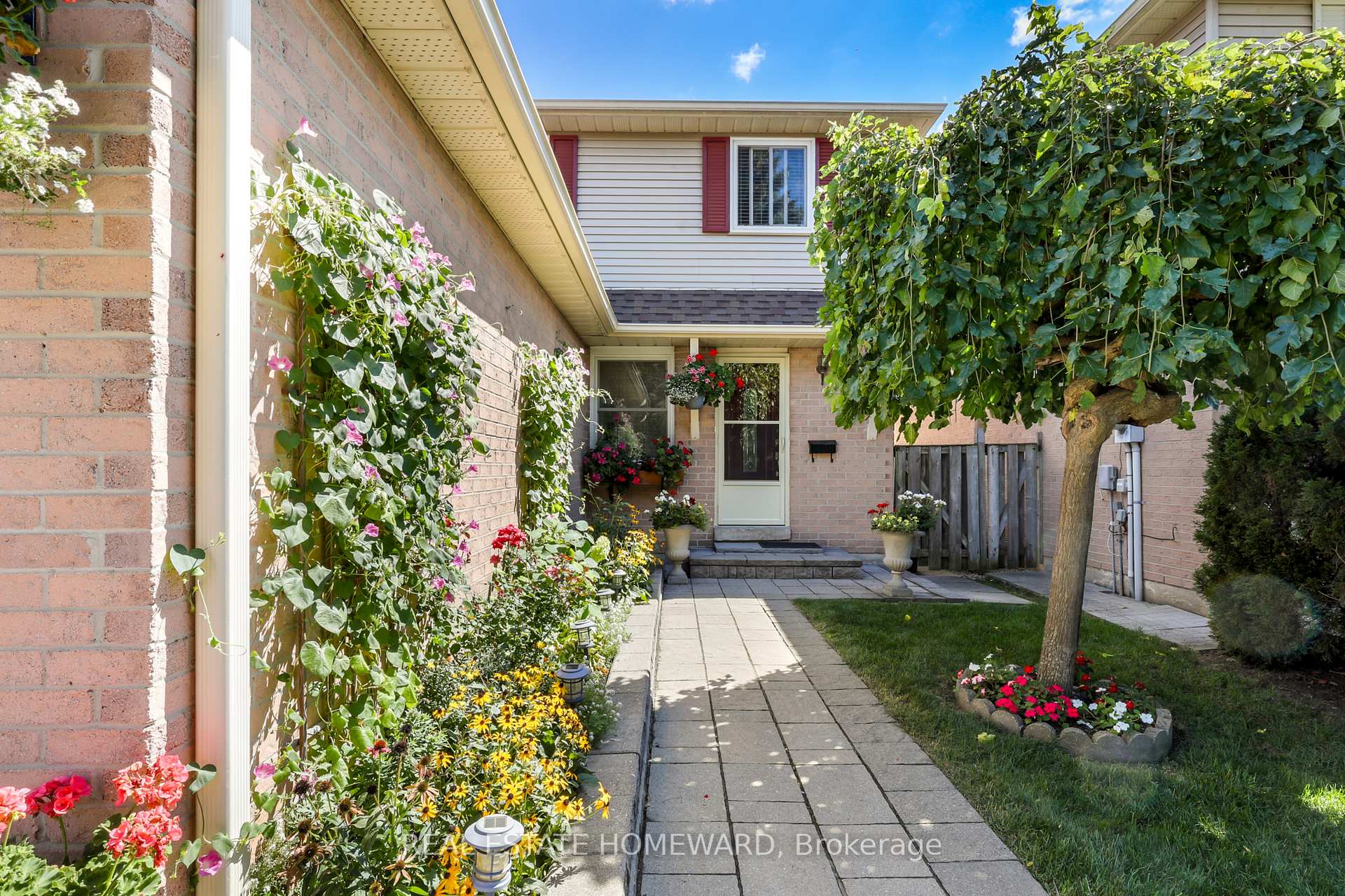 Photo 3 of 6399 Colebrook Crescent, Mississauga, Meadowvale — HOMEH