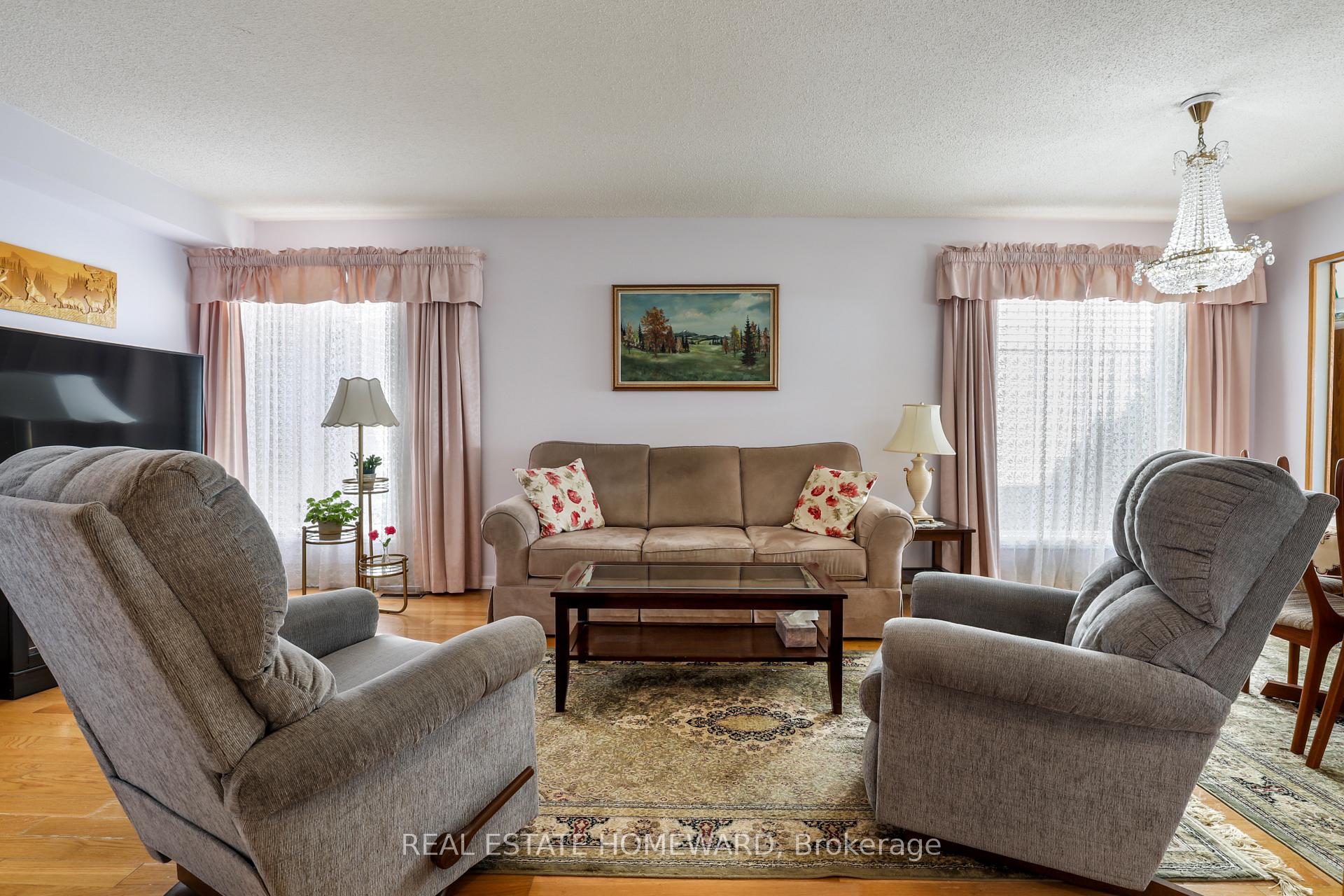 Photo 5 of 6399 Colebrook Crescent, Mississauga, Meadowvale — HOMEH