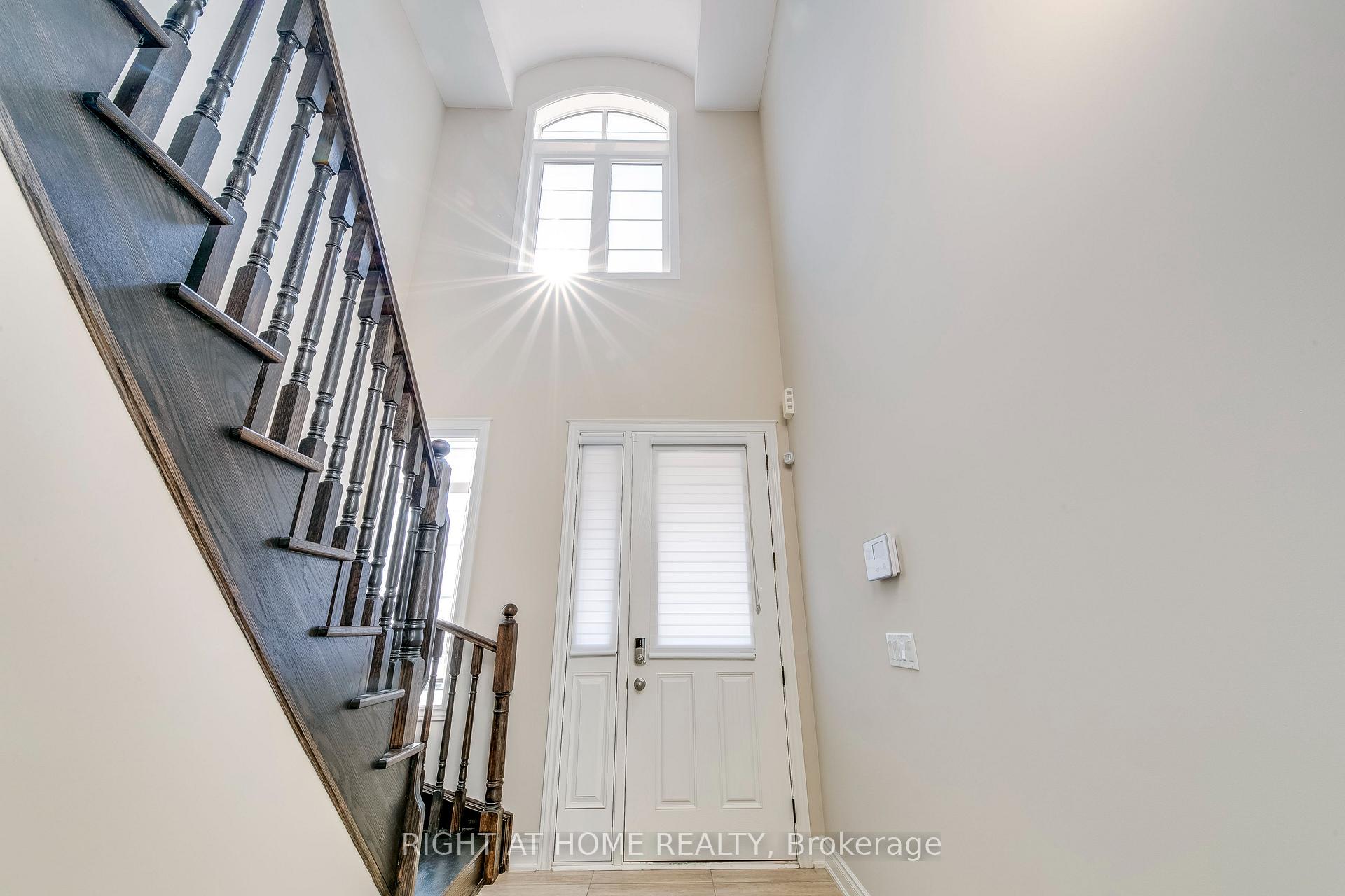 Photo 3 of 537 Terrace Way, Oakville, Sixteen Hollow — HOMEH