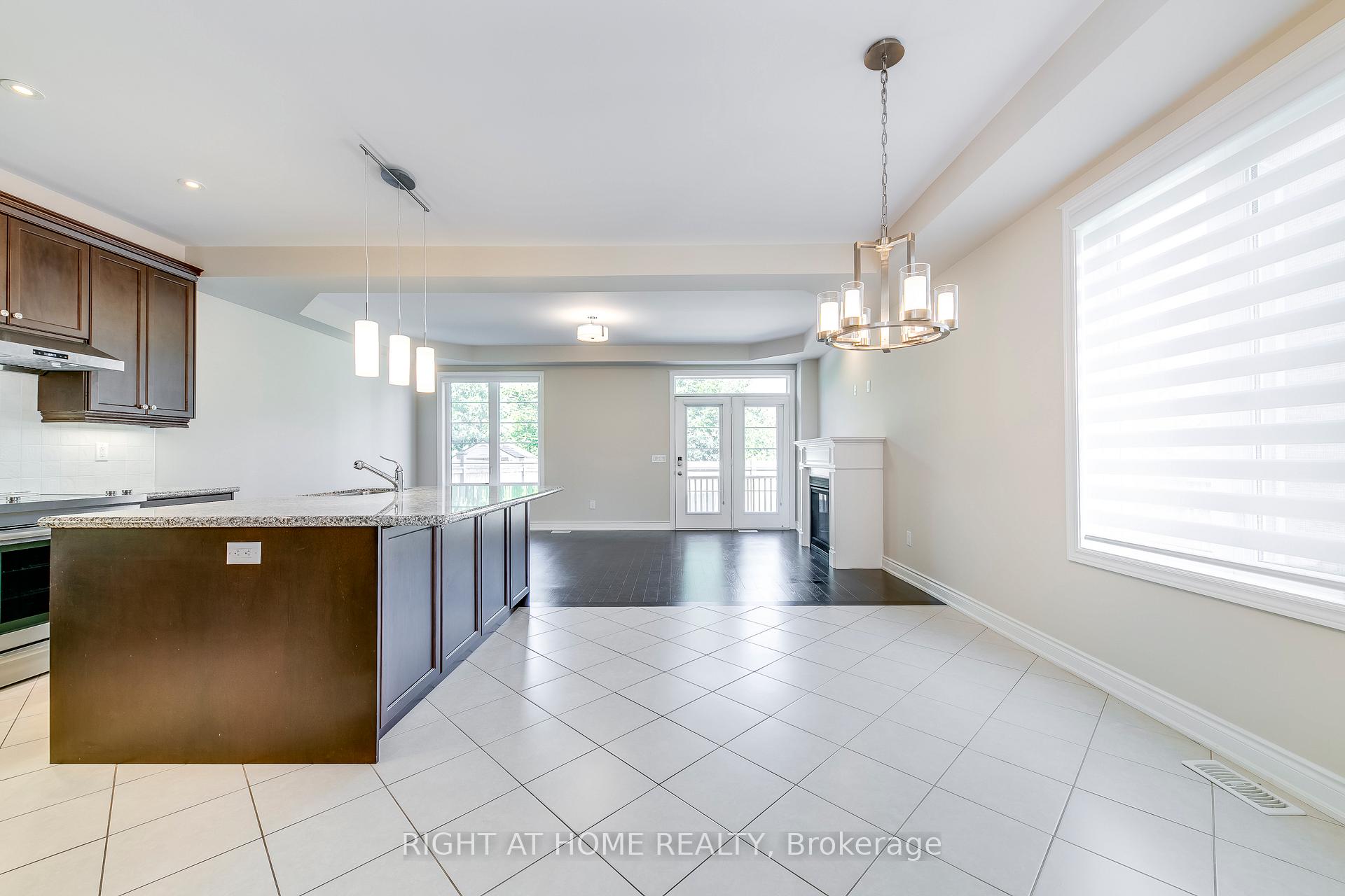 Photo 4 of 537 Terrace Way, Oakville, Sixteen Hollow — HOMEH
