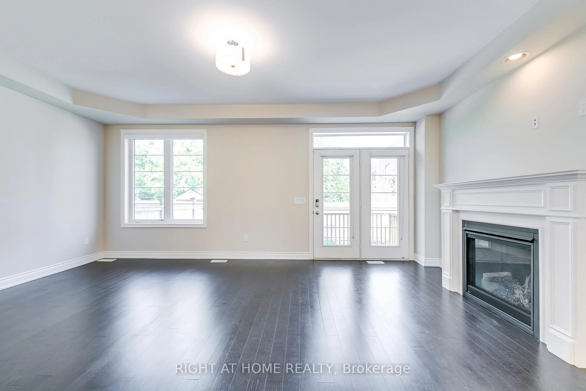 Photo 10 of 537 Terrace Way, Oakville, Sixteen Hollow — HOMEH