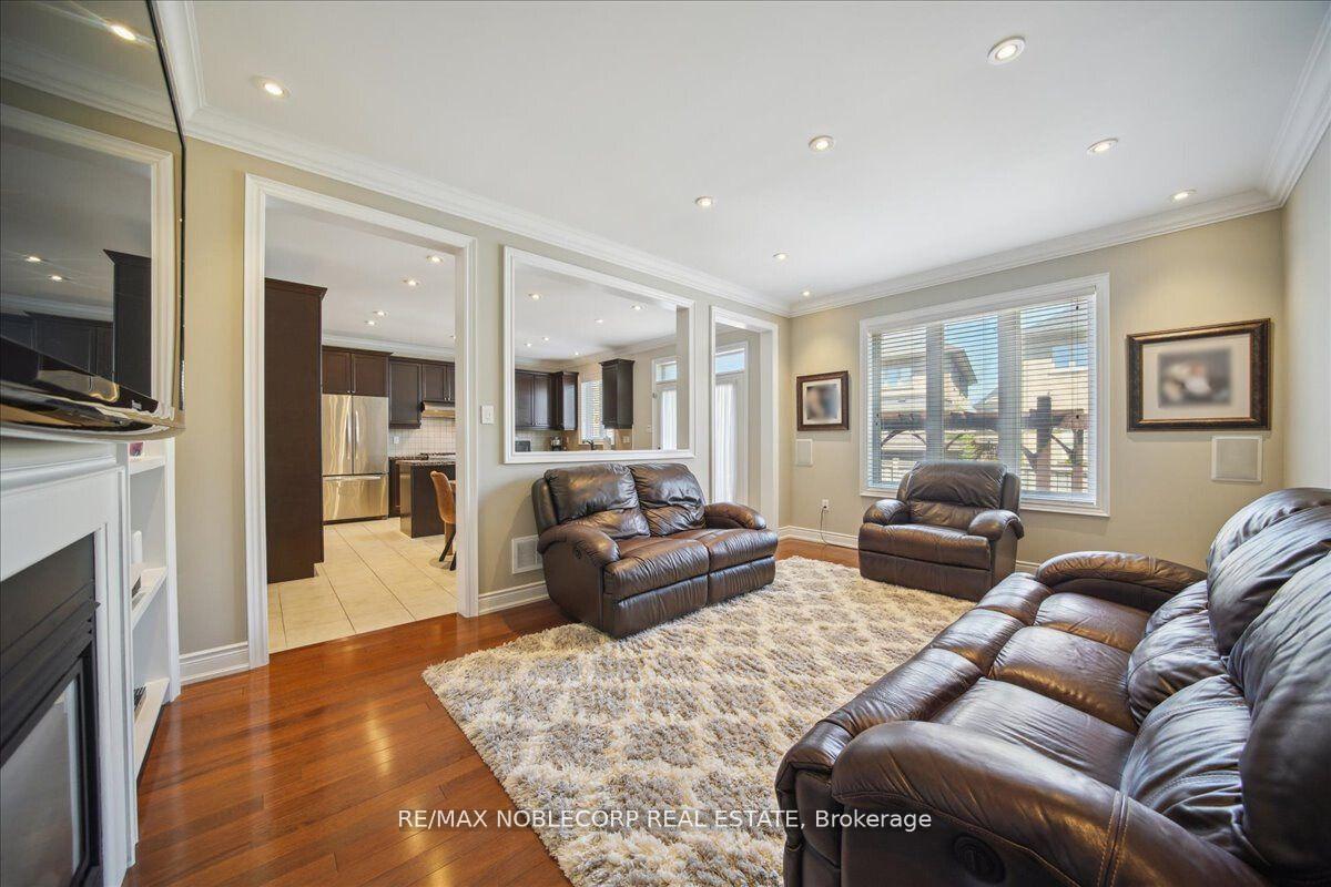 Photo 12 of 27 Gorman Avenue, Vaughan, Vellore Village — HOMEH