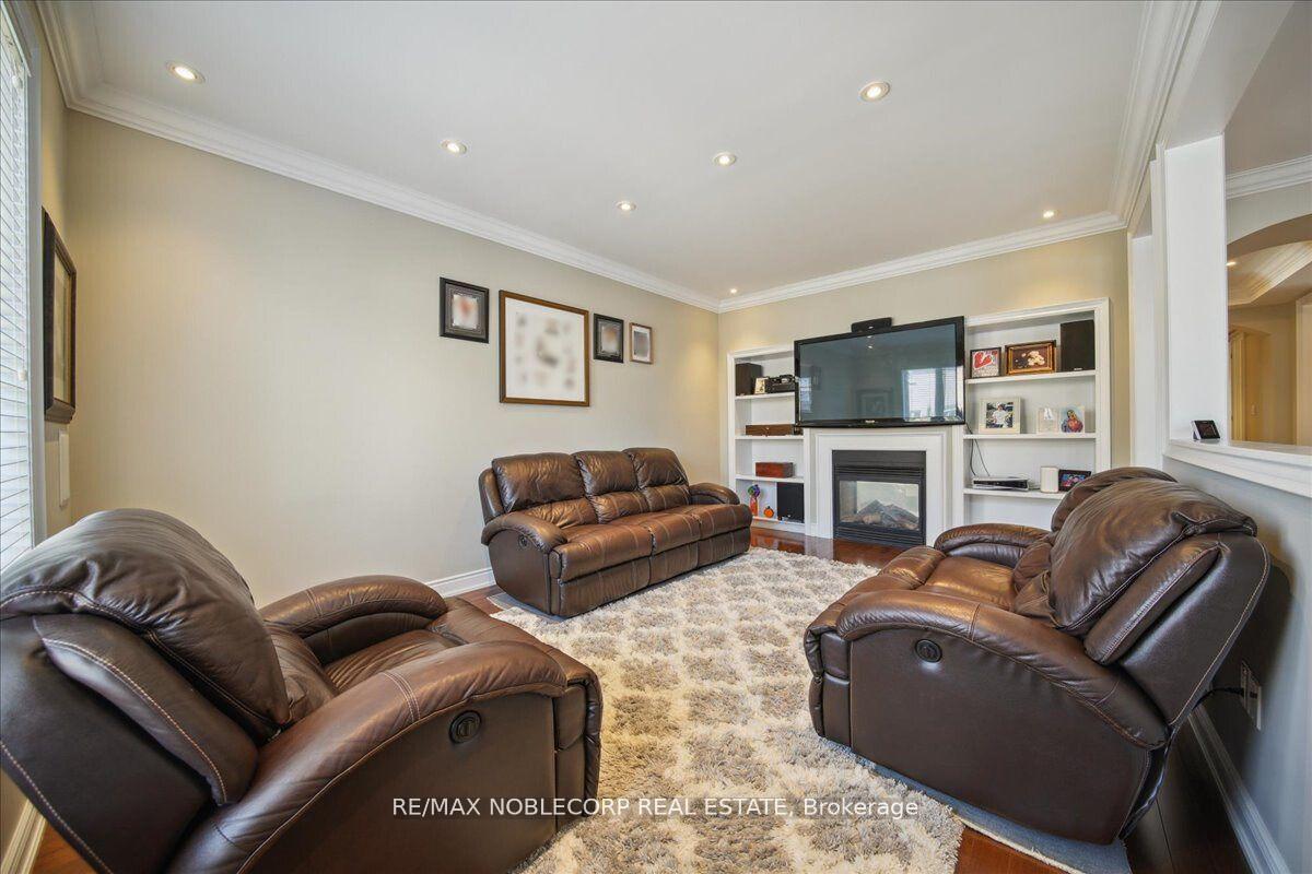 Photo 13 of 27 Gorman Avenue, Vaughan, Vellore Village — HOMEH