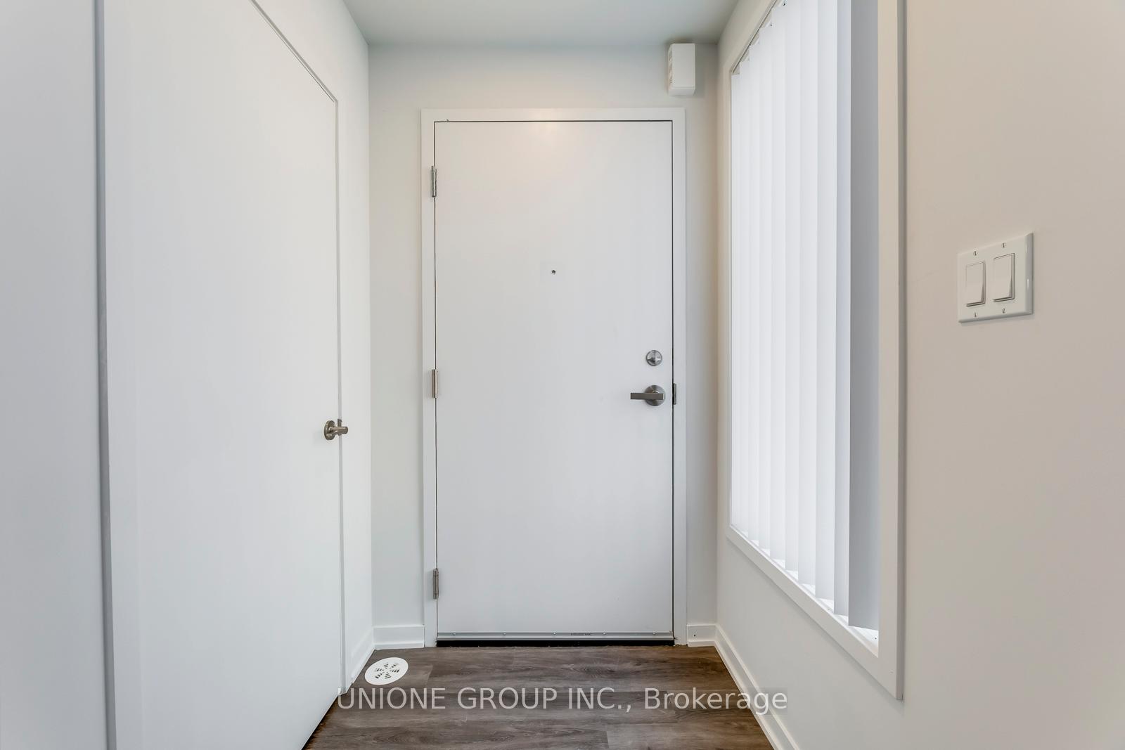 Photo 5 of Unit 19, 260 Twelfth Street, Etobicoke, New Toronto — HOMEH