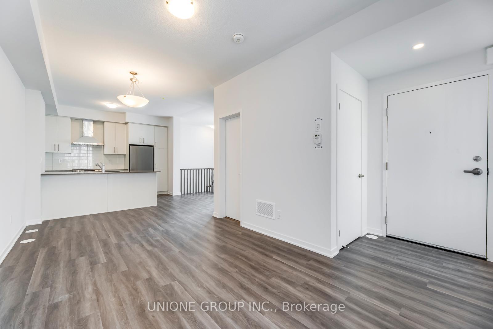 Photo 6 of Unit 19, 260 Twelfth Street, Etobicoke, New Toronto — HOMEH