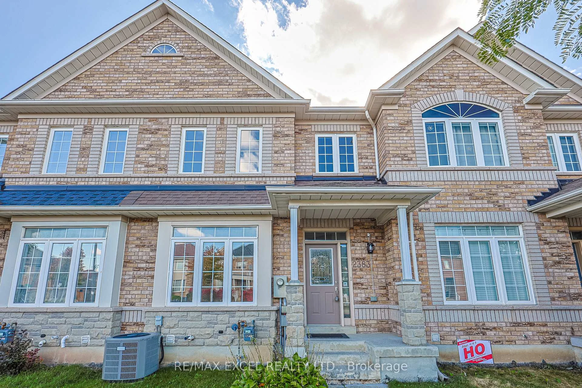 Photo of 2383 Bur Oak Avenue