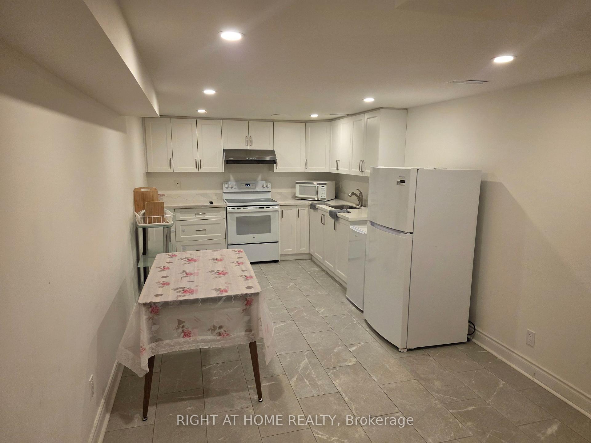 Photo 3 of 131 Thicketwood Drive, Scarborough, Eglinton East — HOMEH