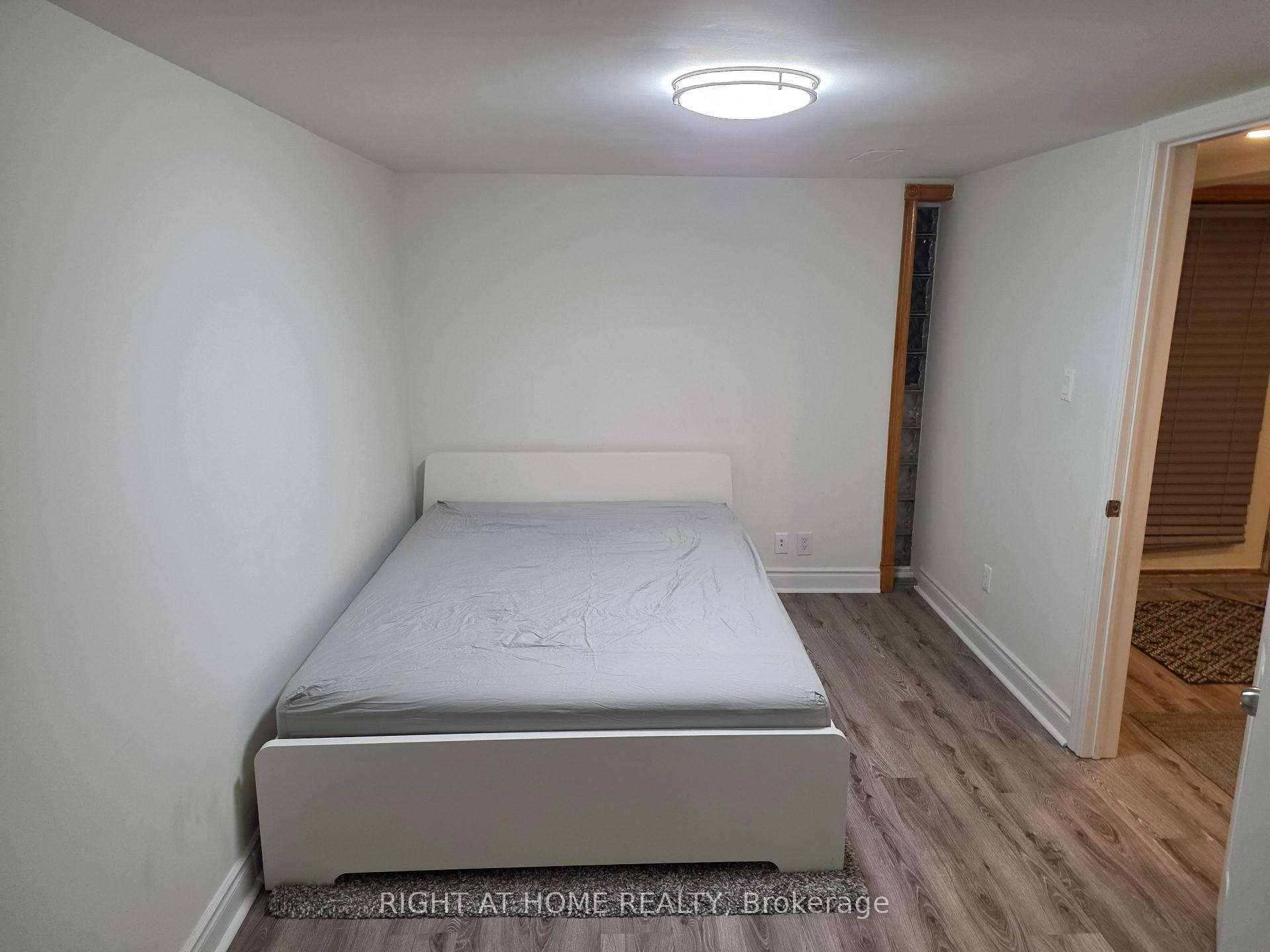 Photo 7 of 131 Thicketwood Drive, Scarborough, Eglinton East — HOMEH